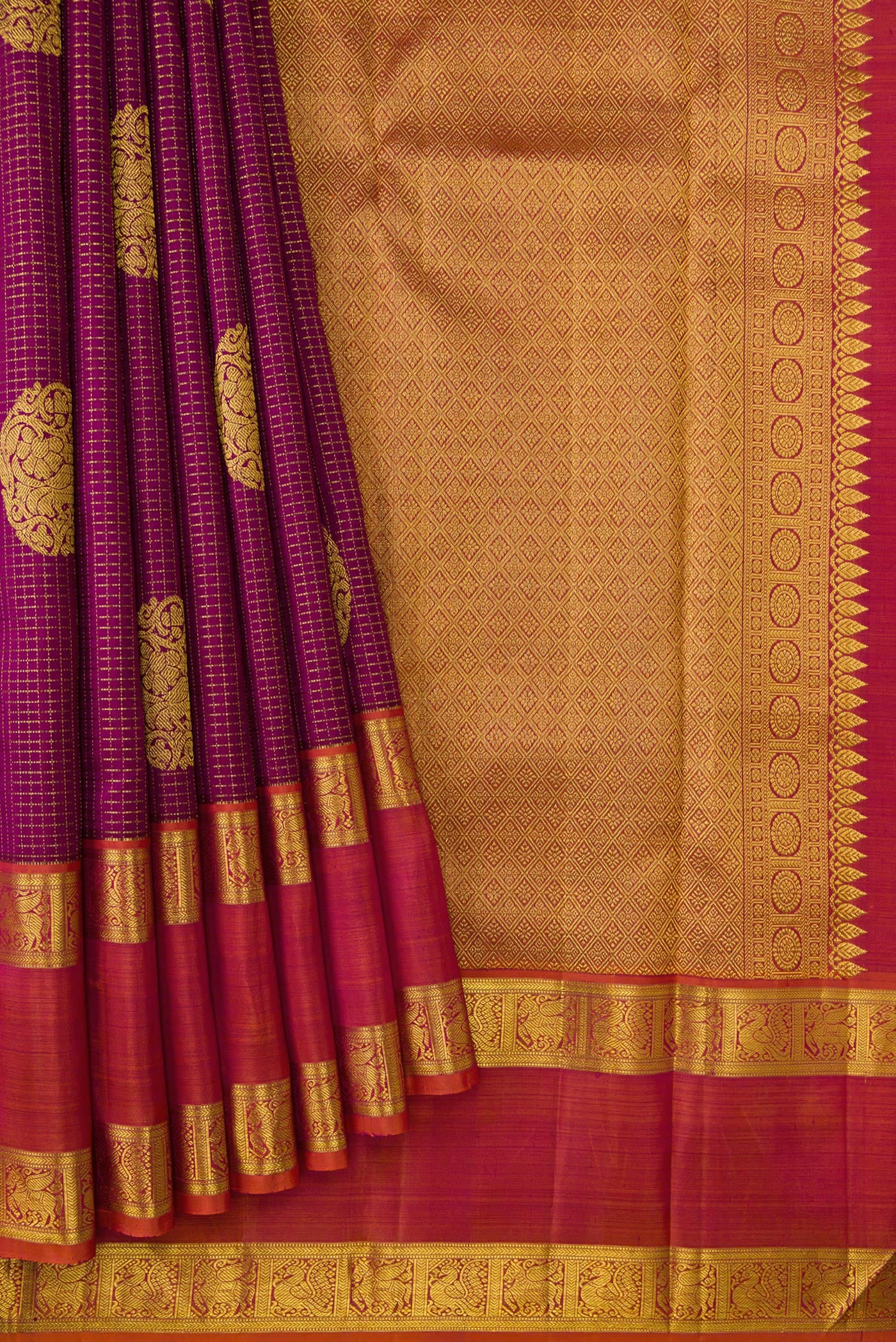Pleats and pallu of Purple Dual Tone Kanjivaram Silk Saree with Checked design on the body and Zari Border. 