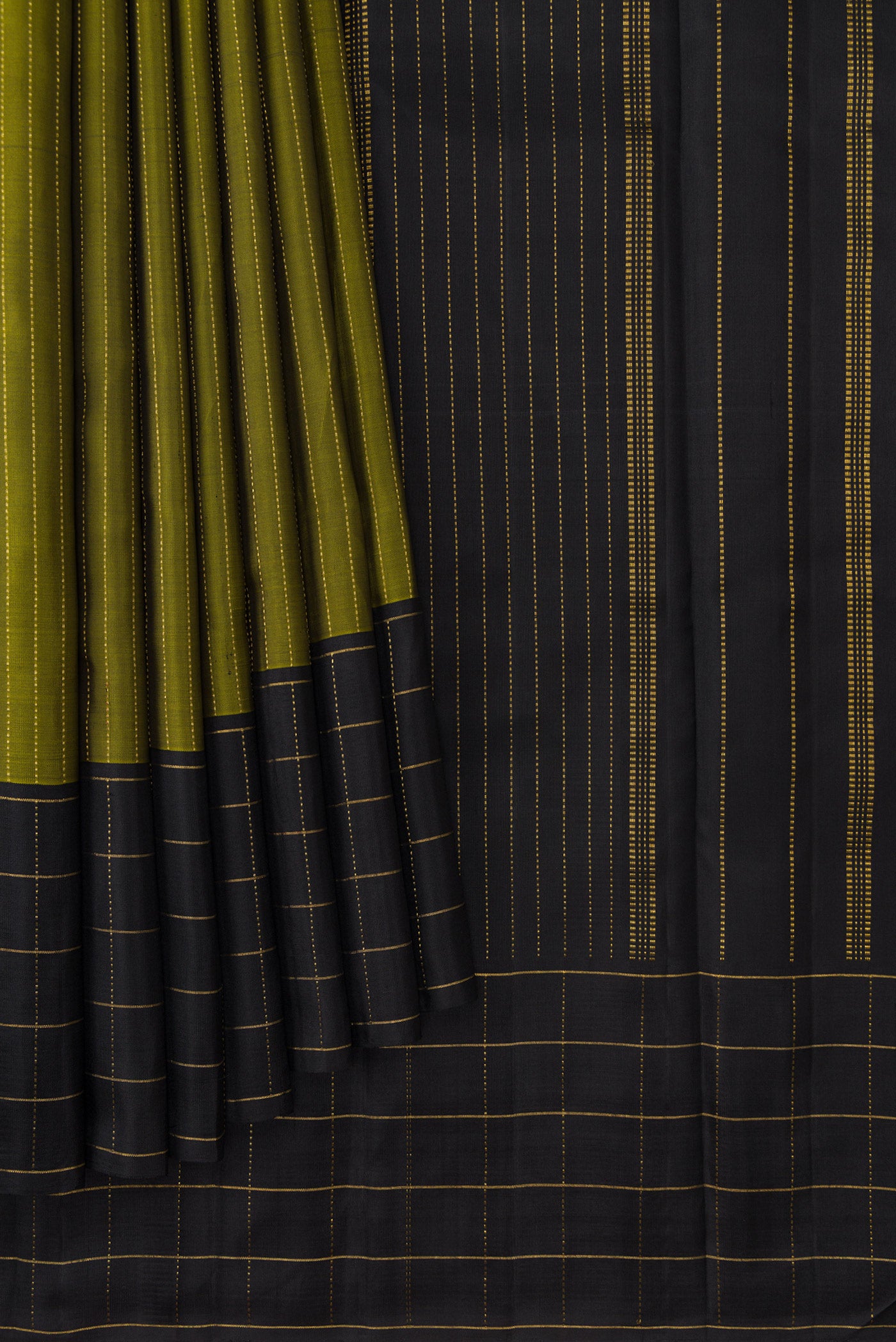 Pleats and pallu of Mehandi Green Dual Tone Kanjivaram Silk Saree with Stripes on the body and Checks Border. 