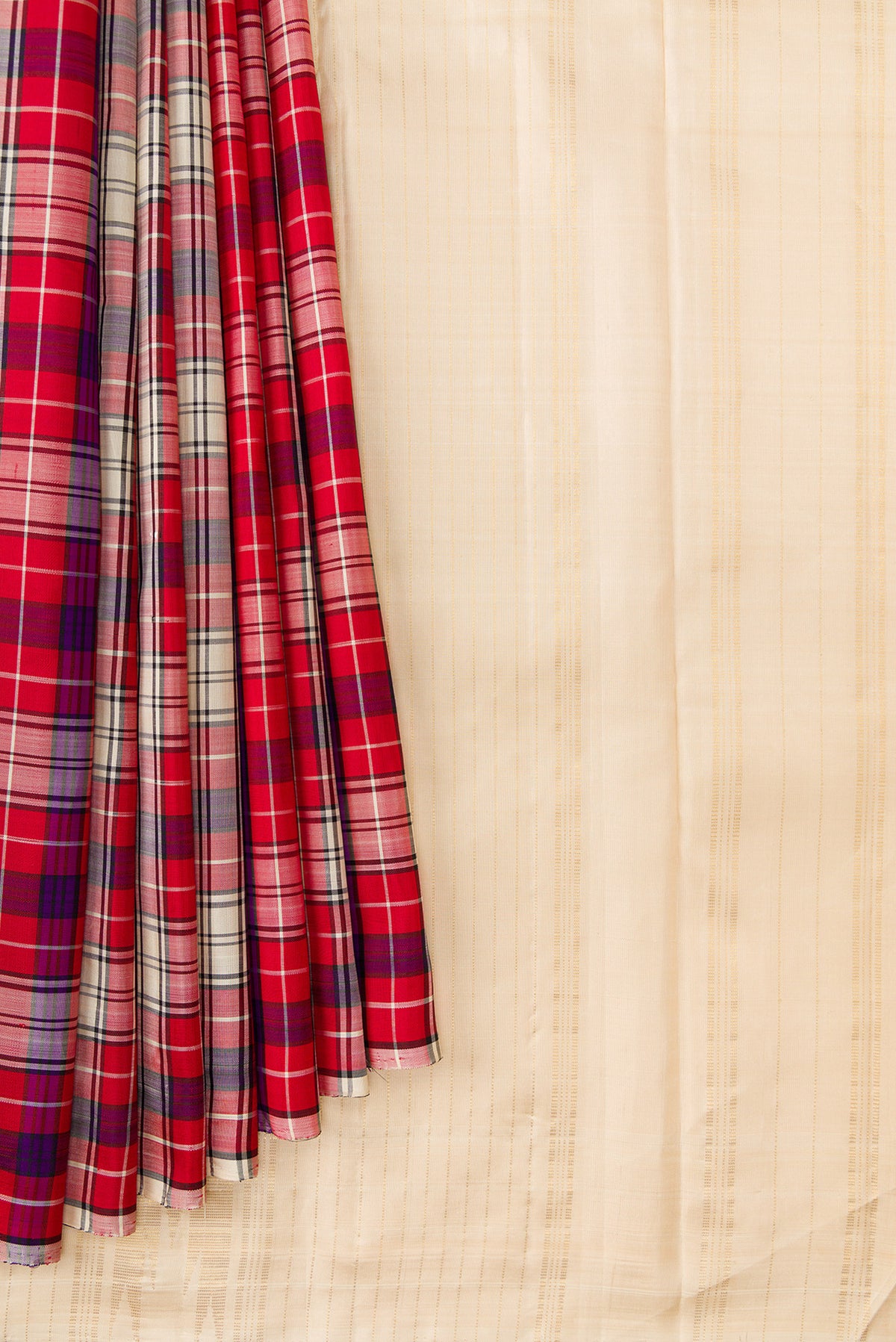 Pleats and pallu of Red and Green Color Kanjivaram Silk Saree with Checked design on the body and Without Border. 