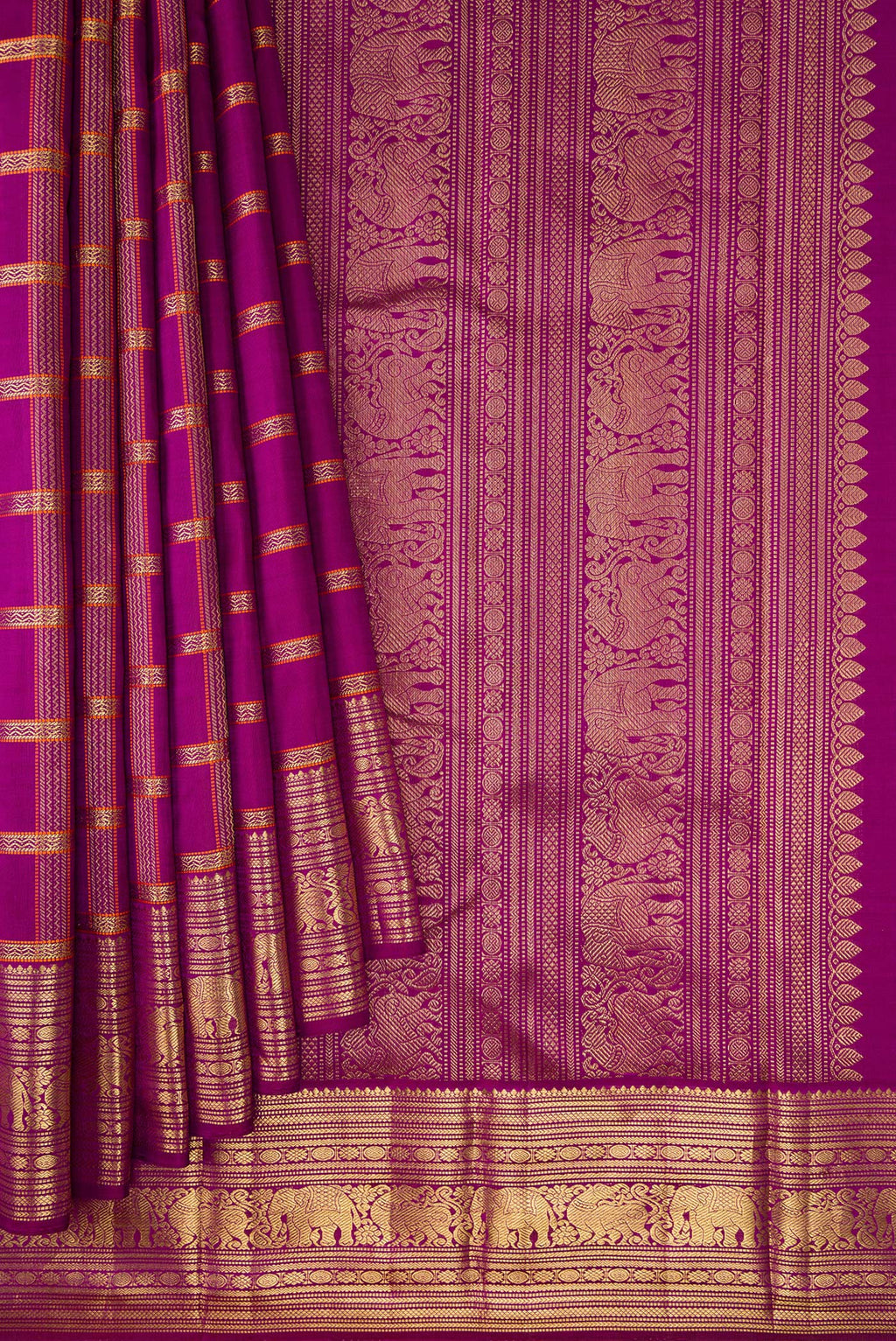 Pleats and pallu of Pure Silk Pure Zari Magenta Dual Tone Kanchipuram Saree with Checked design on the body and Zari Border. 
