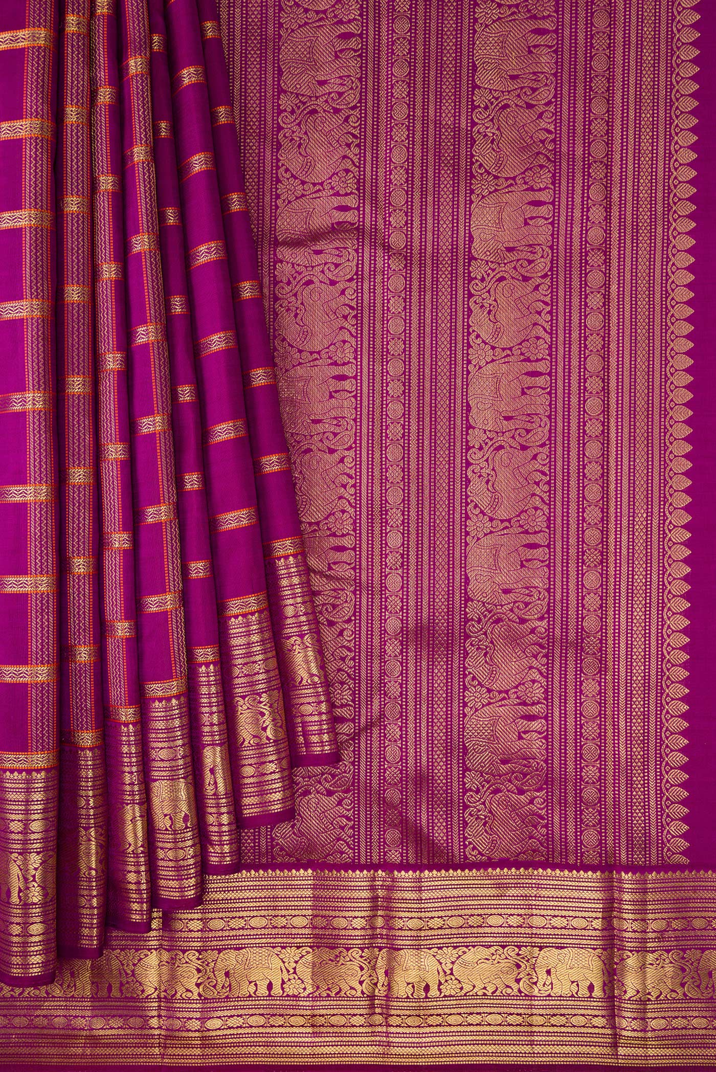 Pleats and pallu of Pure Silk Pure Zari Magenta Dual Tone Kanchipuram Saree with Checked design on the body and Zari Border. 