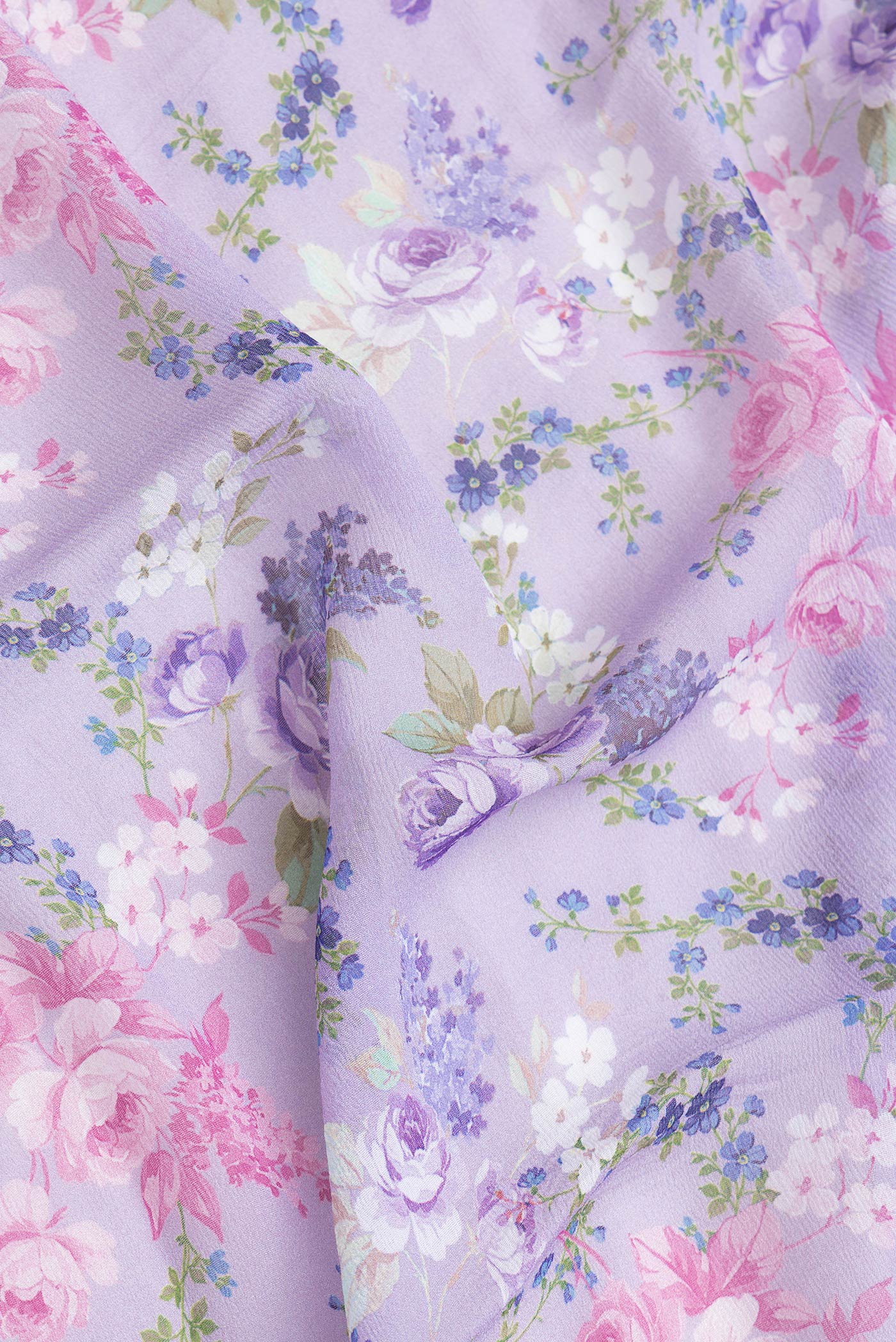 Close up of Lavender Dual Tone Mysore Chiffon Saree with Printed design on the body and Without Border.  displaying folds
