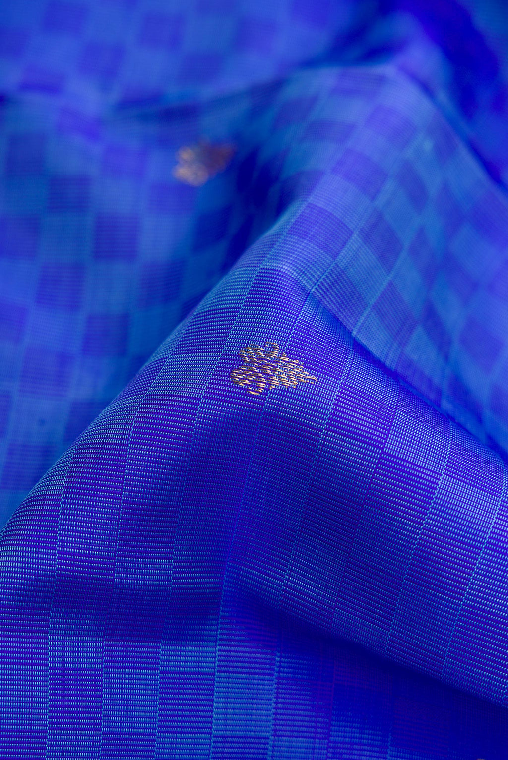 Close up of Pure Silk Pure Zari Light Blue Dual Tone Kanchipuram Saree with Zari Butta on the body and Fancy Border.  displaying folds