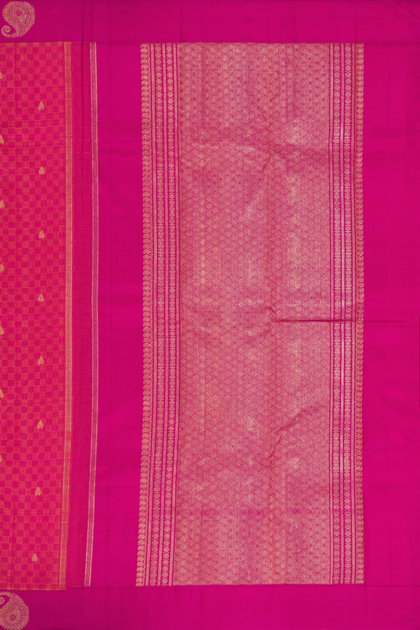 Close up image of the pallu of Pure Silk Pure Zari Peach Dual Tone Kanchipuram Saree with Zari Butta on the body and Fancy Border. 