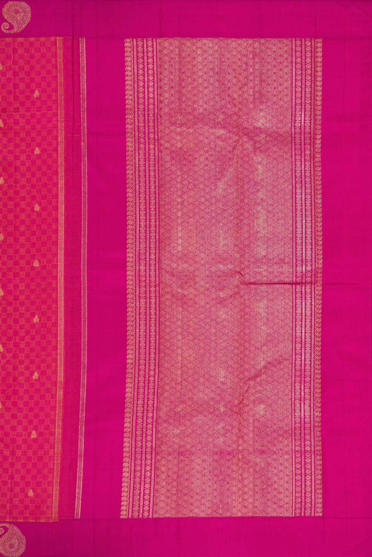 Close up image of the pallu of Pure Silk Pure Zari Peach Dual Tone Kanchipuram Saree with Zari Butta on the body and Fancy Border. 
