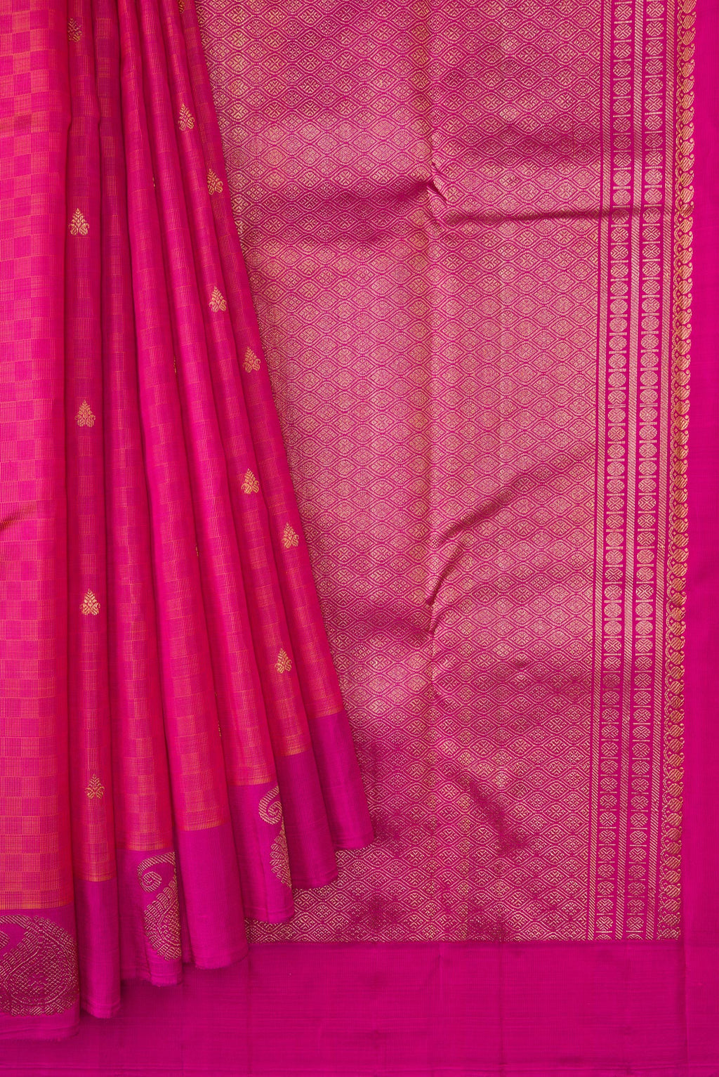 Pleats and pallu of Pure Silk Pure Zari Peach Dual Tone Kanchipuram Saree with Zari Butta on the body and Fancy Border. 