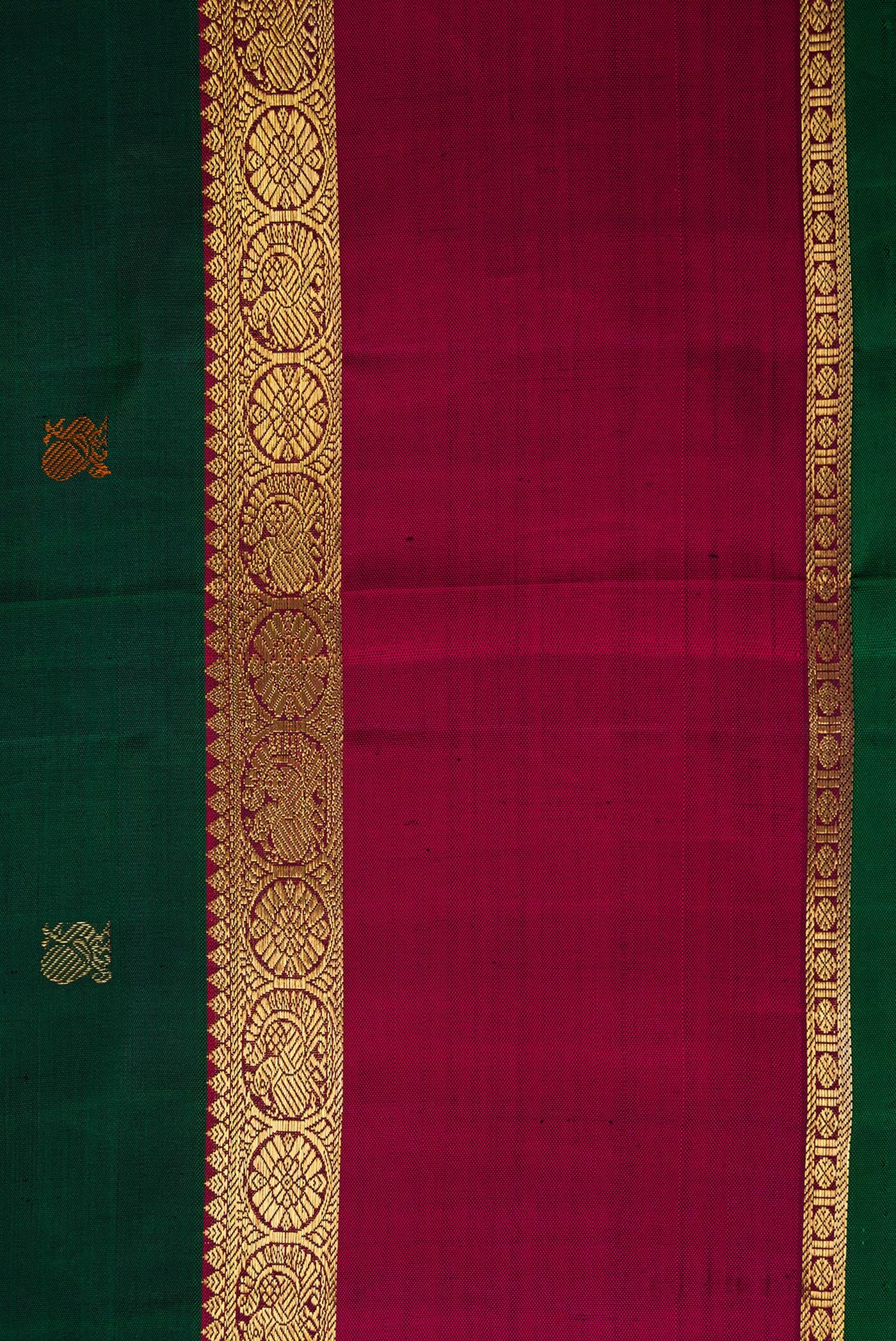 Border image of Pure Silk Pure Zari Bottle Green Dual Tone Kanchipuram Saree with Zari And Thread Butta on the body and Zari Border. 