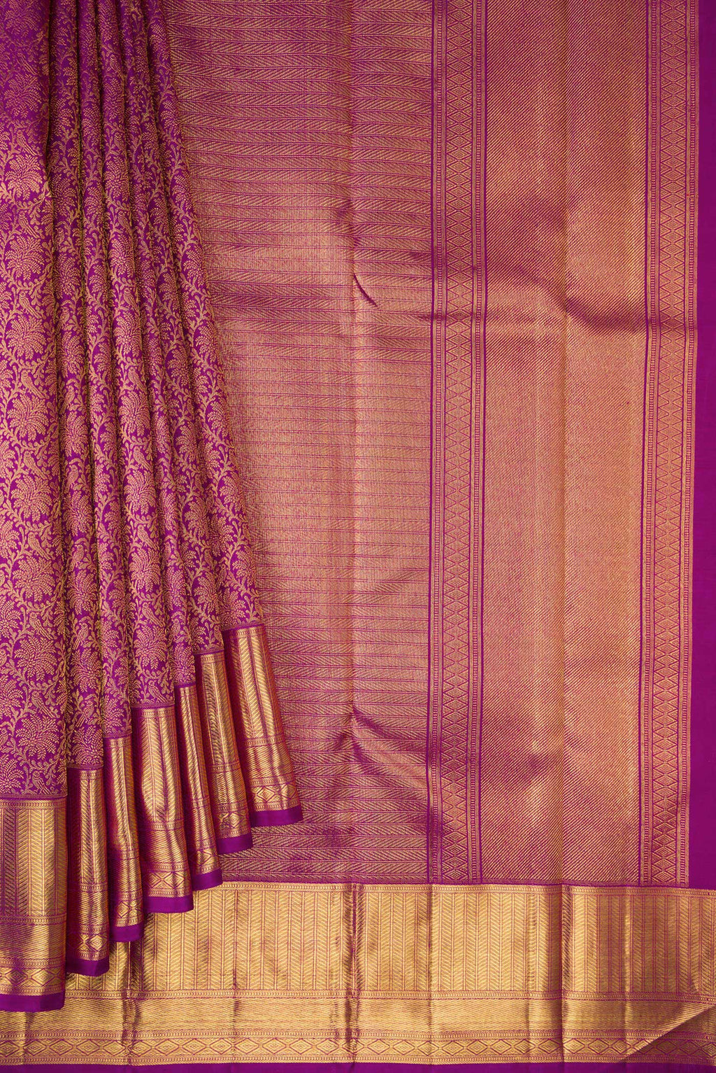 Pleats and pallu of Purple Dual Tone Kanjivaram Silk Saree with Zari Brocade on the body and Zari Border. 