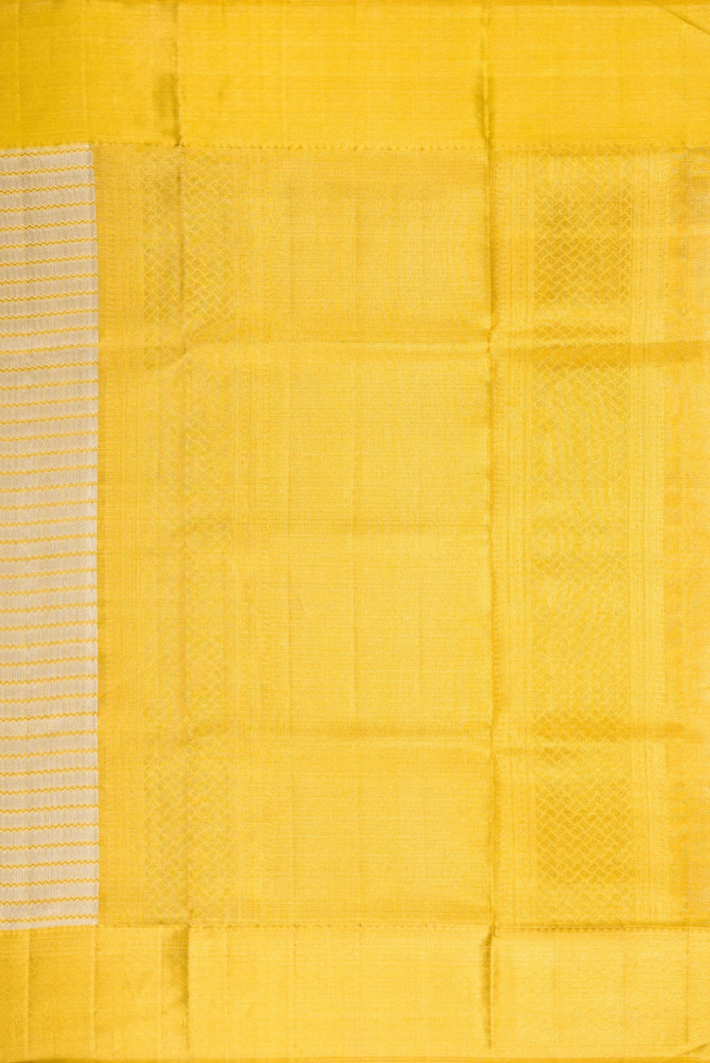 Close up image of the pallu of Silver Dual Tone Kanjivaram Tissue Silk Saree with Zari Brocade on the body and Zari Border. 
