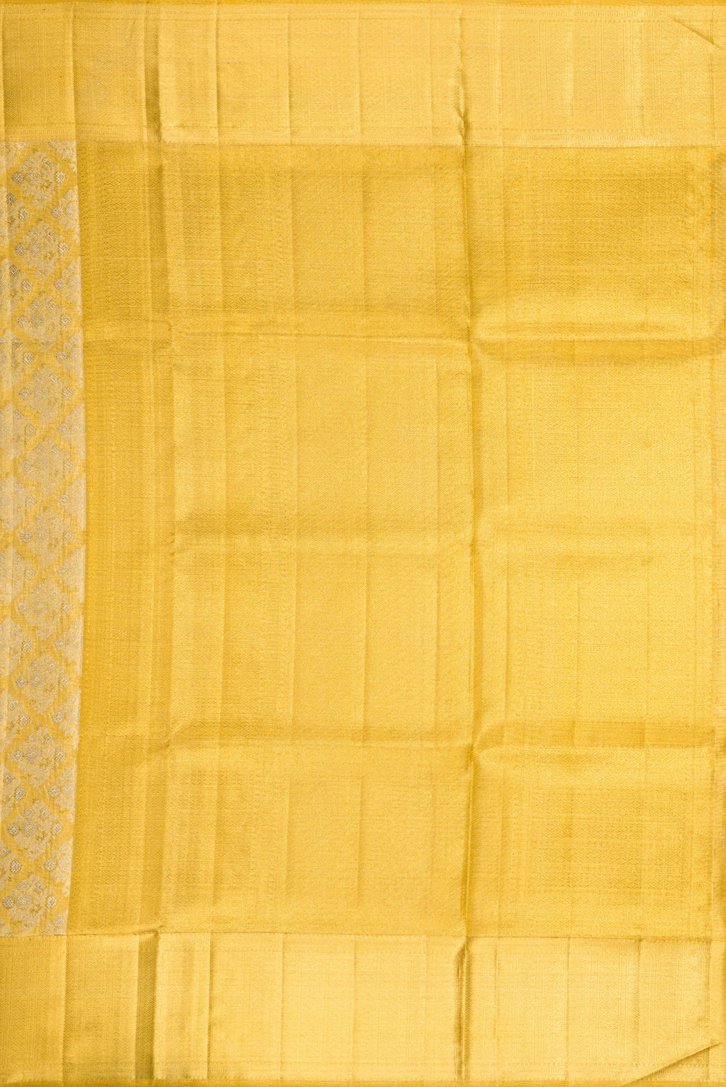 Close up image of the pallu of Gold Dual Tone Kanjivaram Tissue Silk Saree with Zari Brocade on the body and Zari Border. 