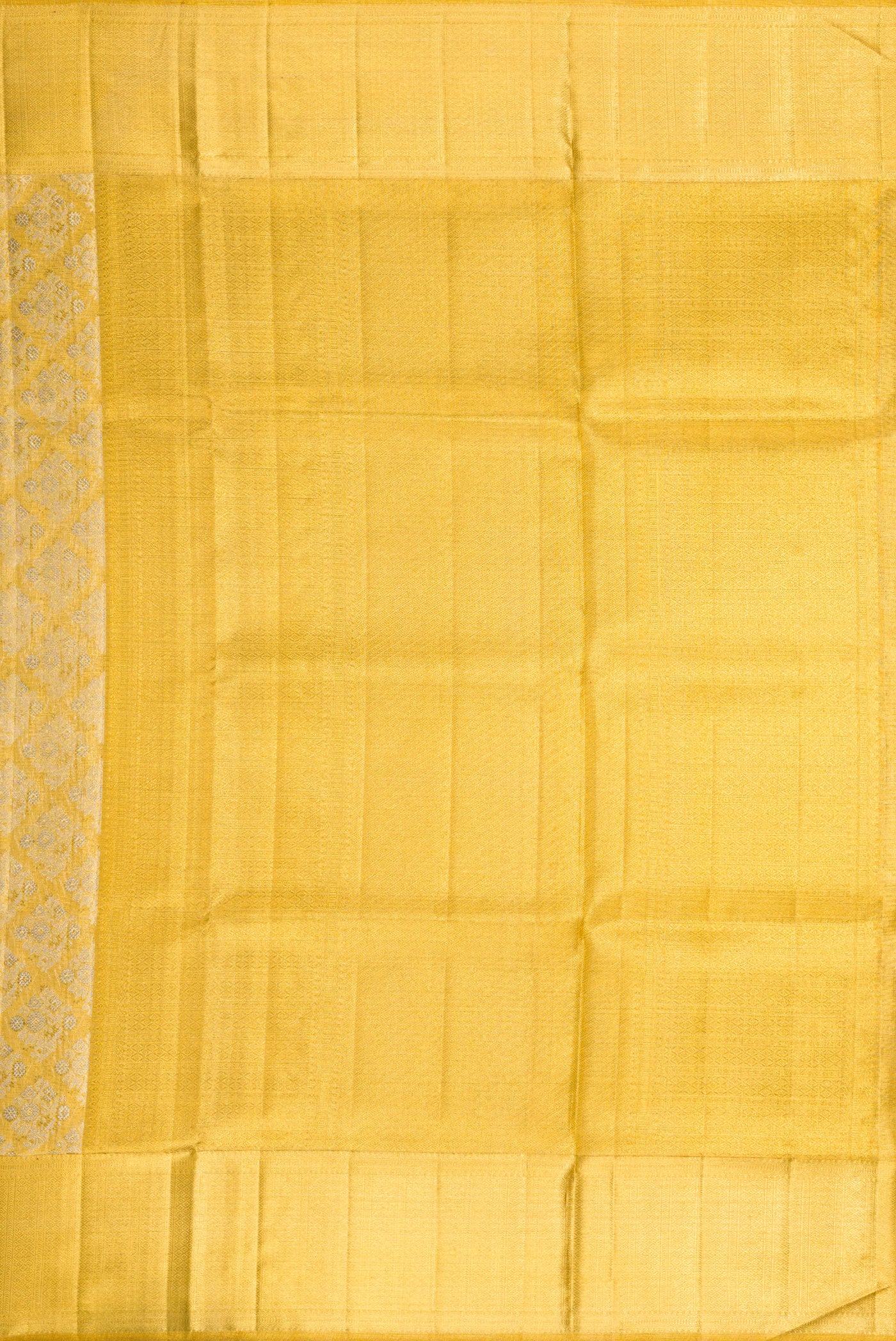 Close up image of the pallu of Gold Dual Tone Kanjivaram Tissue Silk Saree with Zari Brocade on the body and Zari Border. 