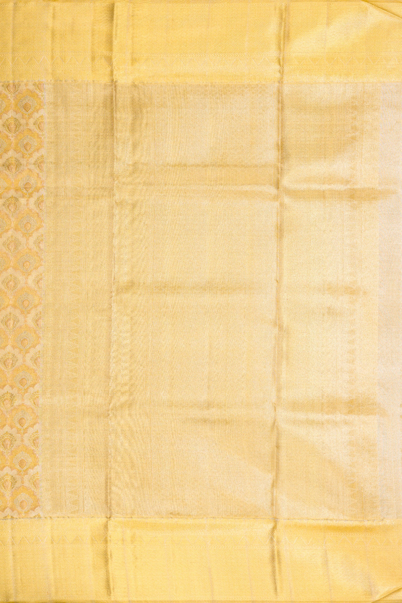 Close up image of the pallu of Gold Dual Tone Kanjivaram Tissue Silk Saree with Zari Brocade on the body and Zari Border. 