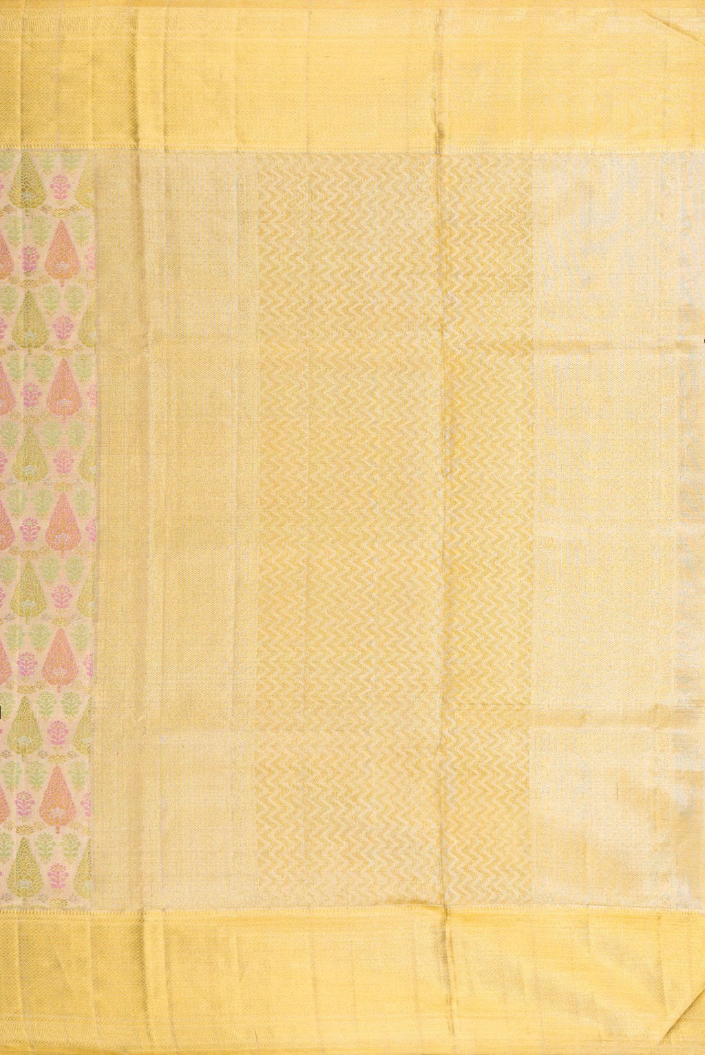 Close up image of the pallu of Gold Dual Tone Kanjivaram Tissue Silk Saree with Zari Brocade on the body and Zari Border. 