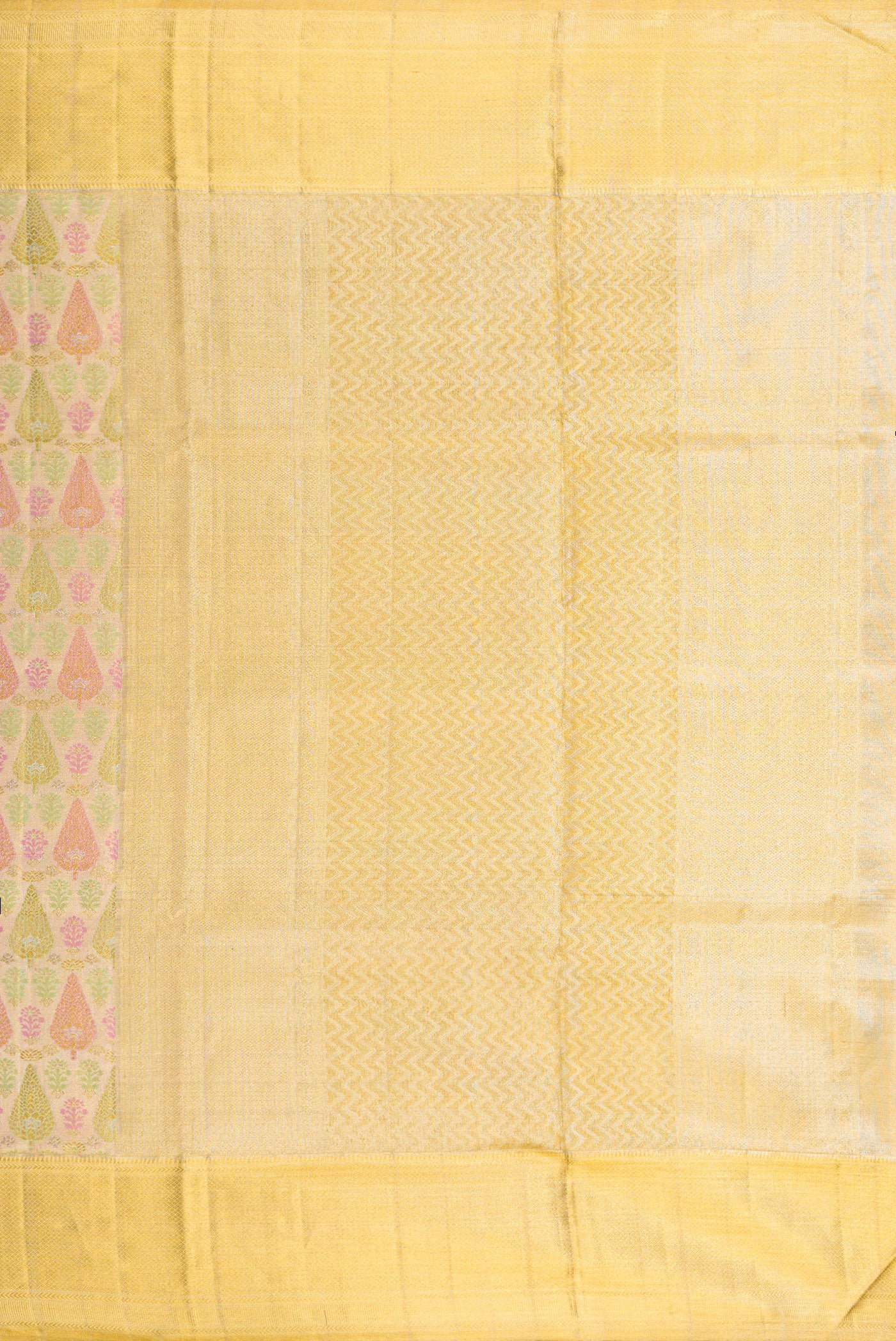 Close up image of the pallu of Gold Dual Tone Kanjivaram Tissue Silk Saree with Zari Brocade on the body and Zari Border. 