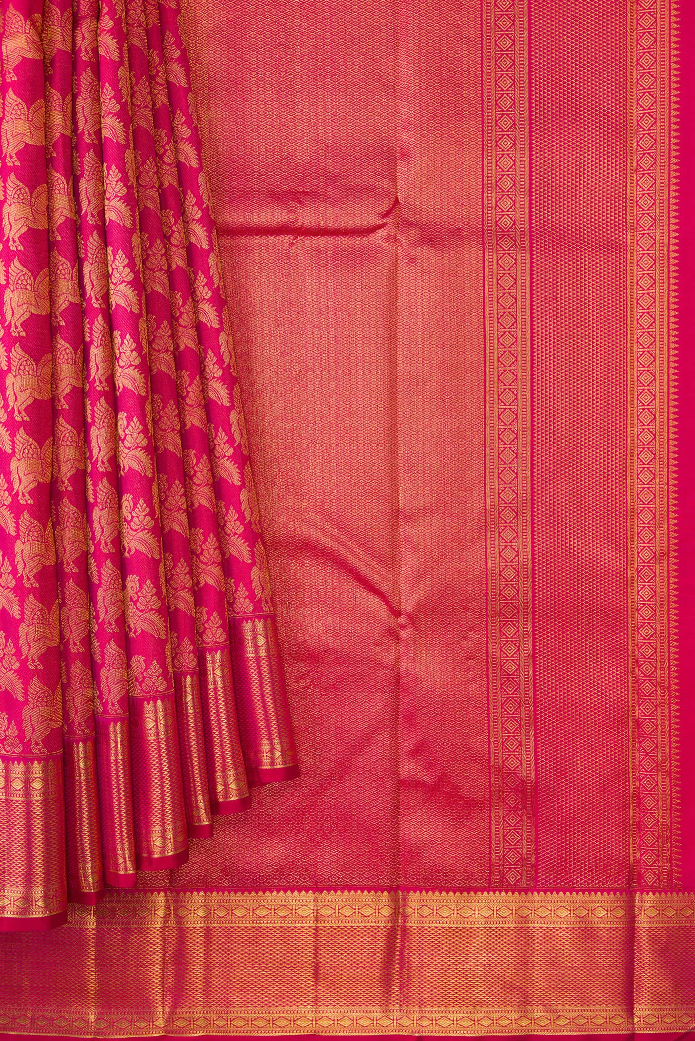 Pleats and pallu of Pink Dual Tone Kanchipuram Silk Saree with Zari Brocade on the body and Zari Border. 
