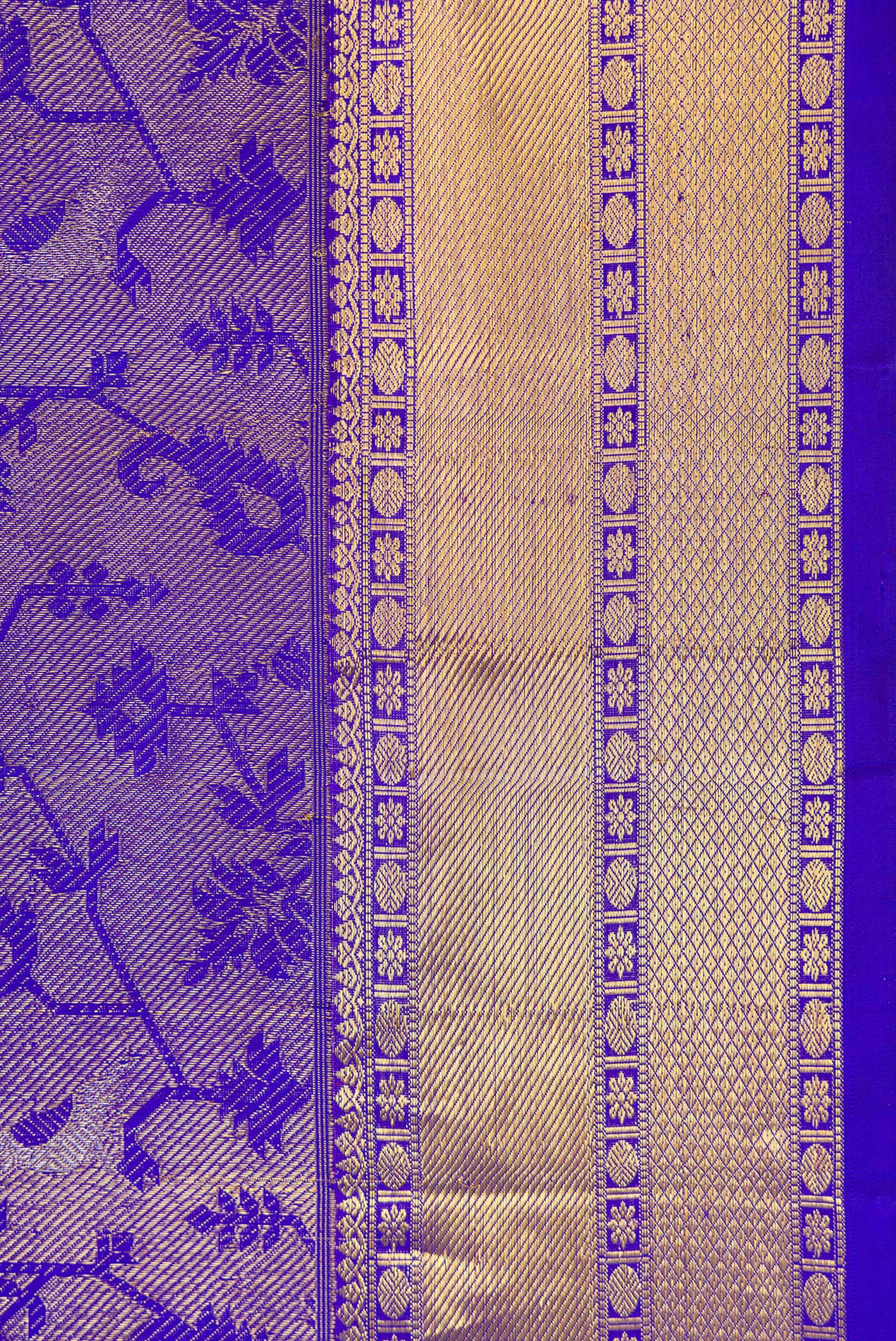 Border image of Royal Blue Dual Tone Kanchipuram Silk Saree with Zari Brocade on the body and Zari Border. 