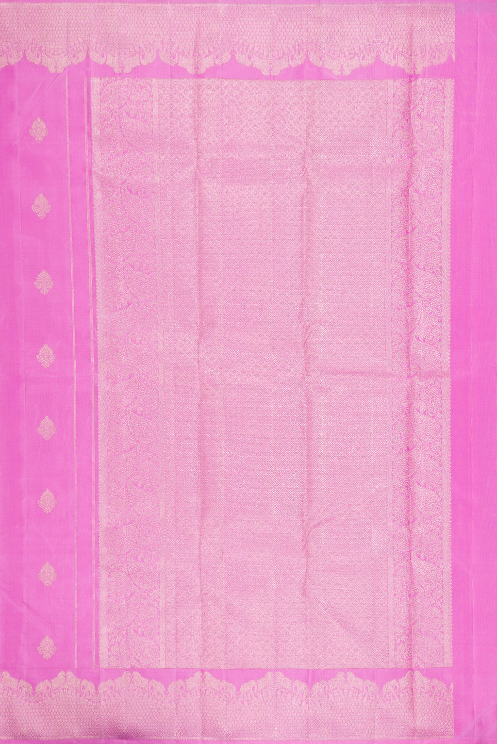 Close up image of the pallu of Pink Dual Tone Kanjivaram Silk Saree with Zari Butta on the body and Fancy Border. 