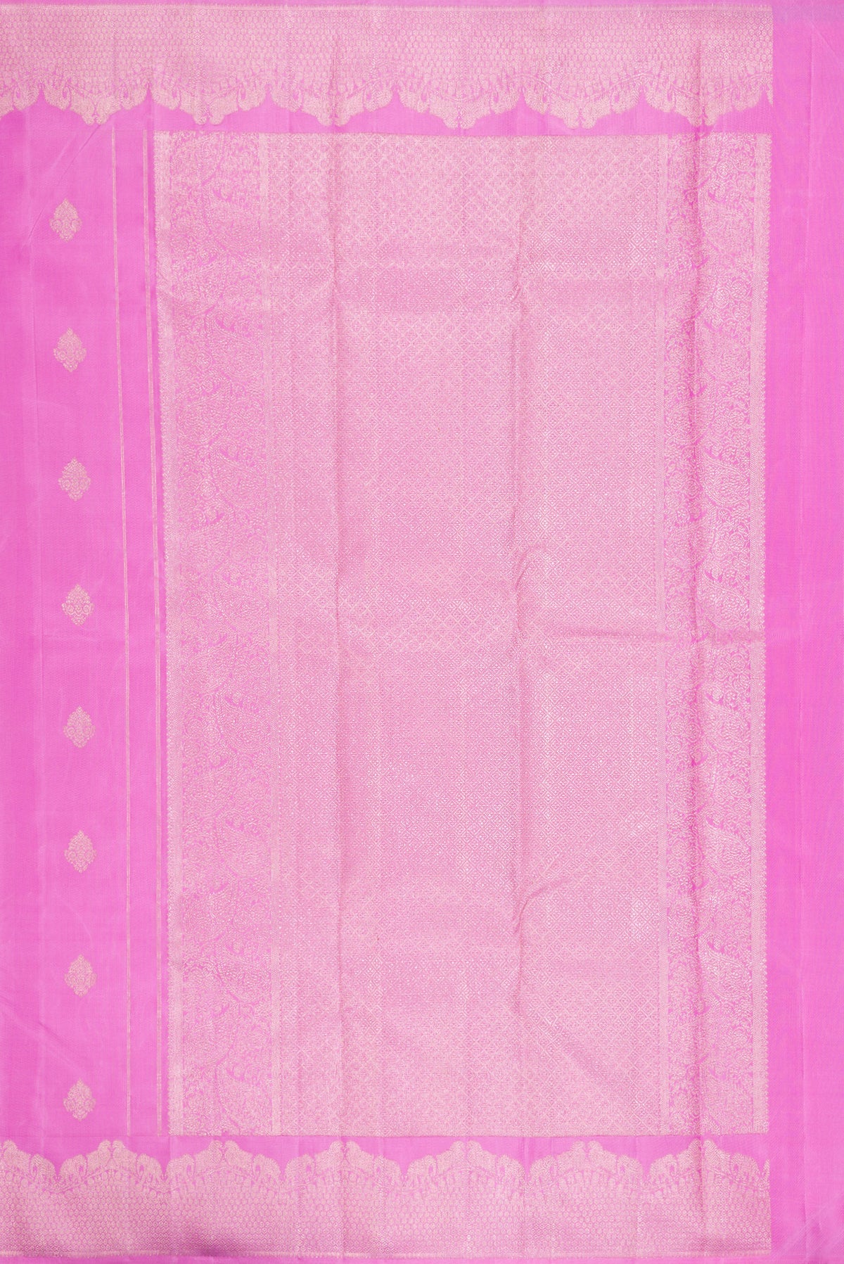 Close up image of the pallu of Pink Dual Tone Kanjivaram Silk Saree with Zari Butta on the body and Fancy Border. 