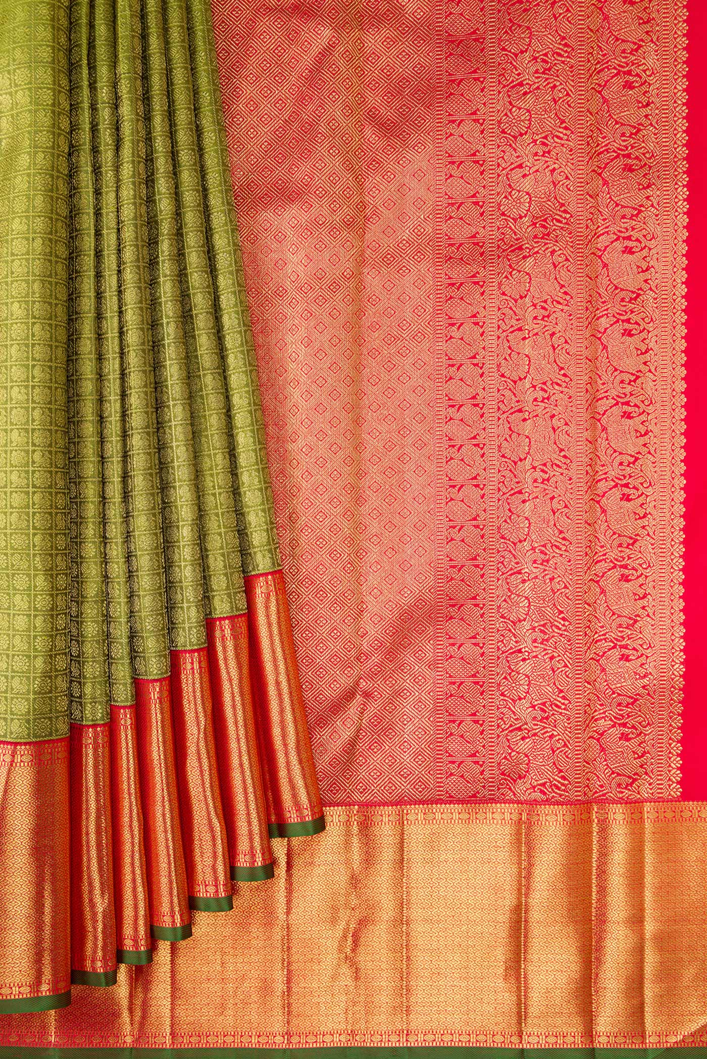 Pleats and pallu of Pure Silk Pure Zari Green Dual Tone Kanjivaram Saree with Zari Brocade on the body and Zari Border. 