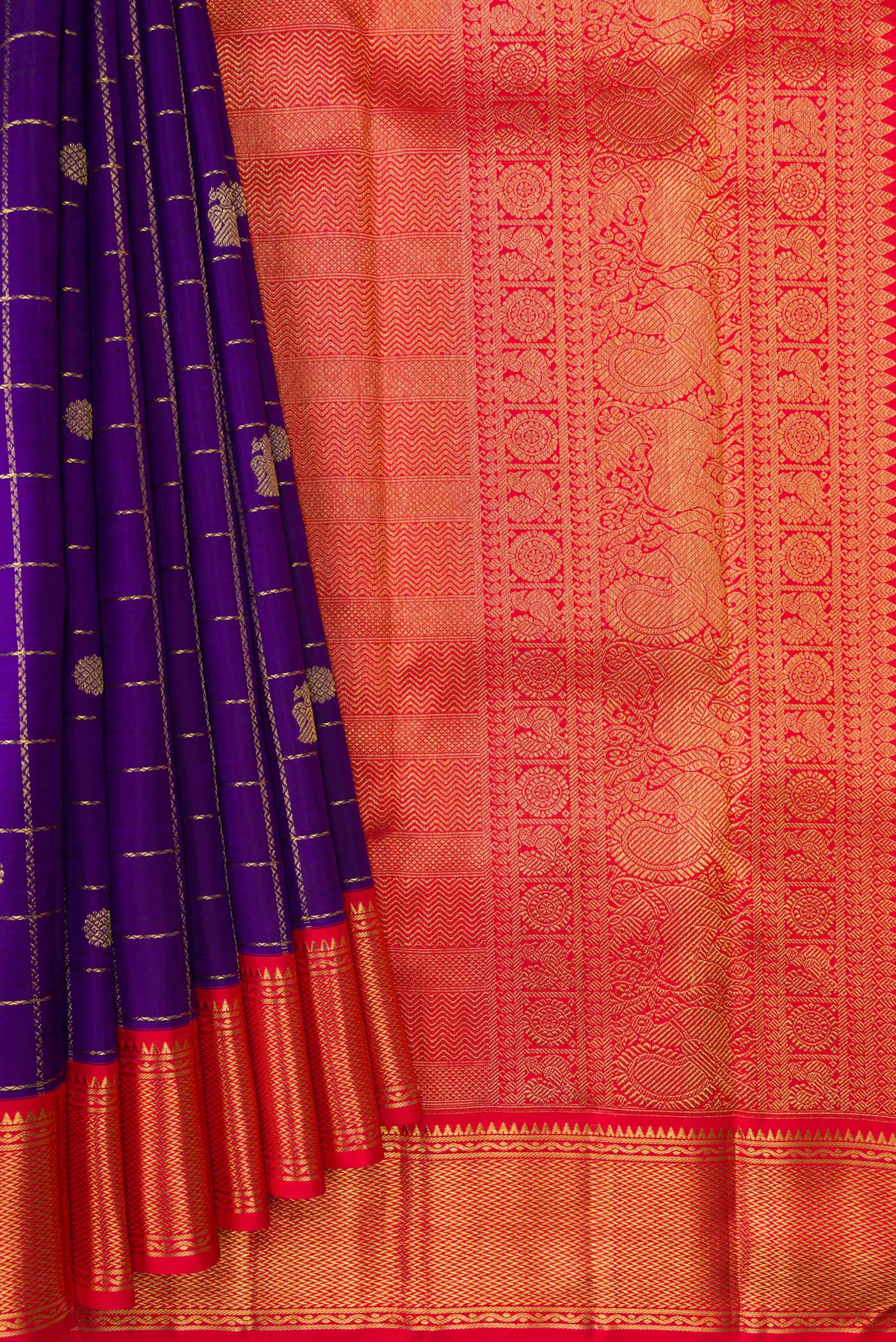 Pleats and pallu of Pure Silk Pure Zari Violet Dual Tone Kanjivaram Saree with Checked design on the body and Zari Border. 