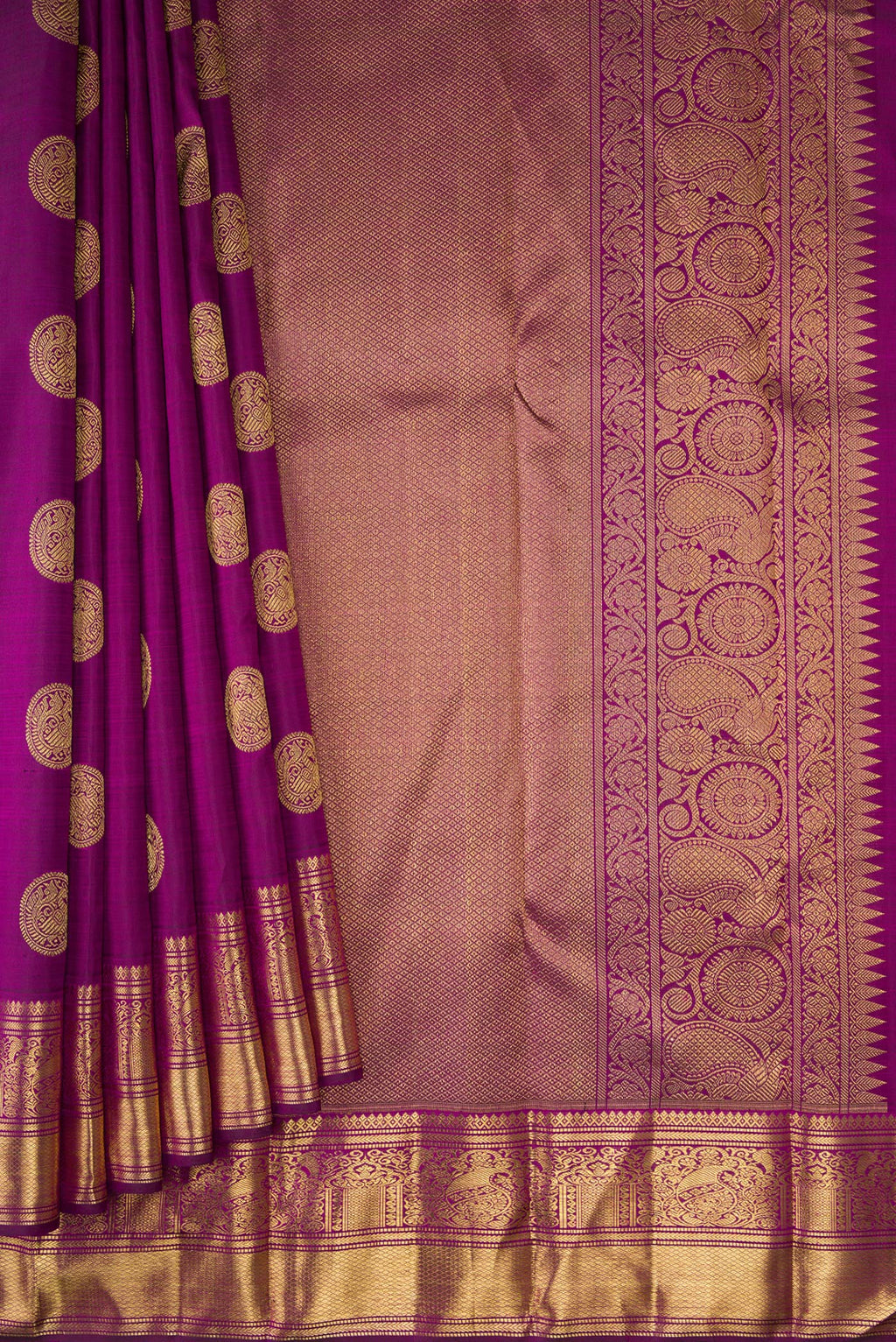 Pleats and pallu of Pure Silk Pure Zari Purple Dual Tone Kanjivaram Saree with Zari Butta on the body and Zari Border. 