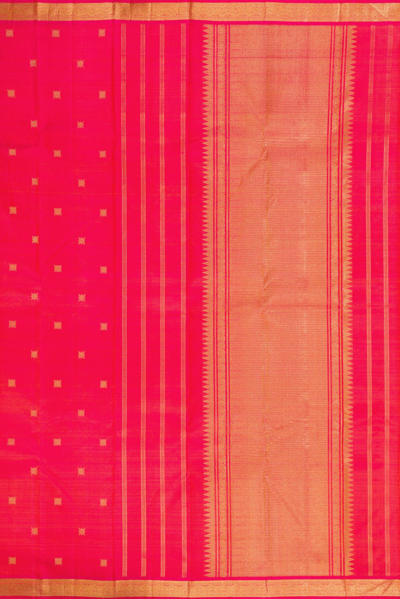 Close up image of the pallu of Pure Silk Pure Zari Coral Dual Tone Kanchipuram Saree with Zari Butta on the body and Zari Border. 