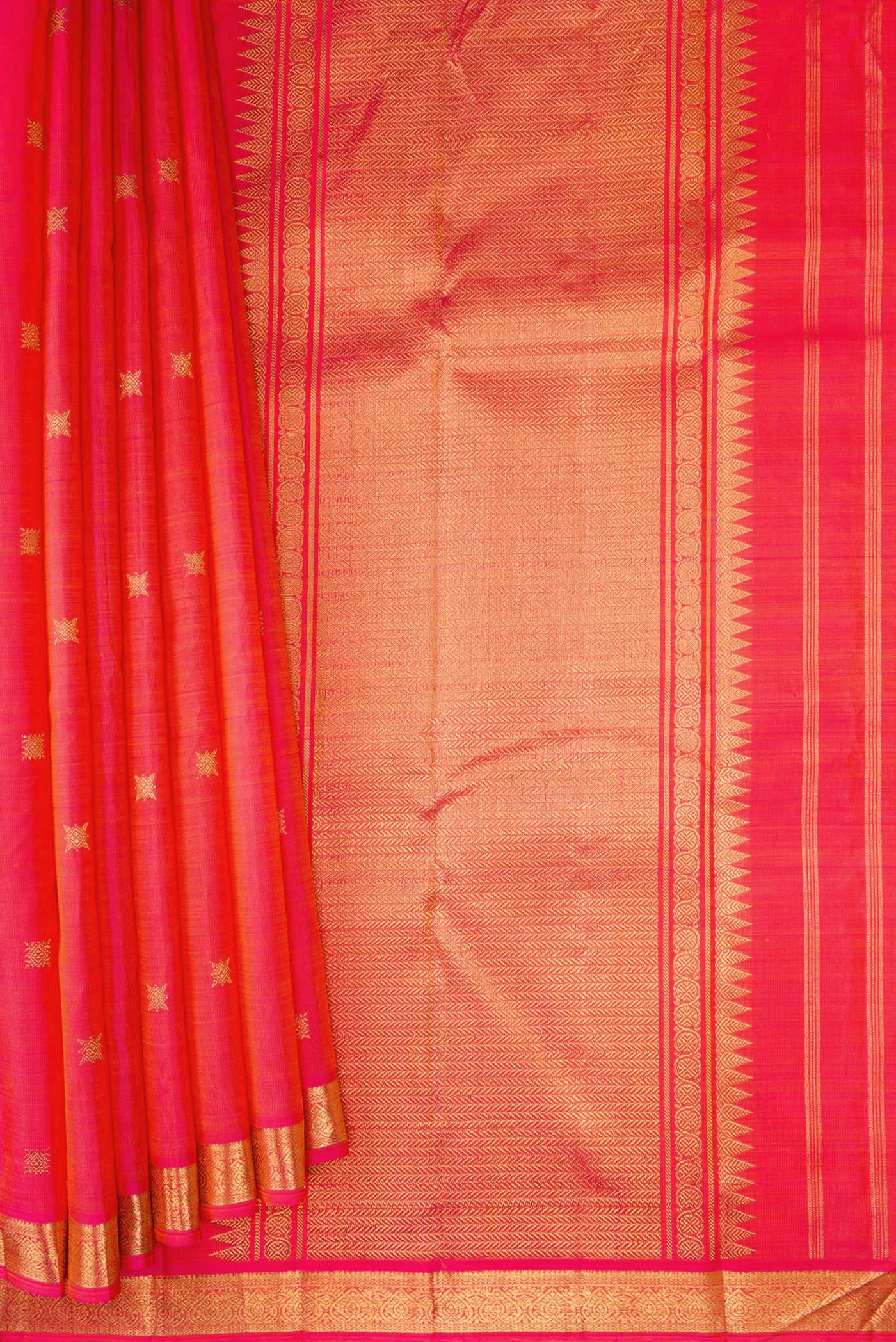 Pleats and pallu of Pure Silk Pure Zari Coral Dual Tone Kanchipuram Saree with Zari Butta on the body and Zari Border. 