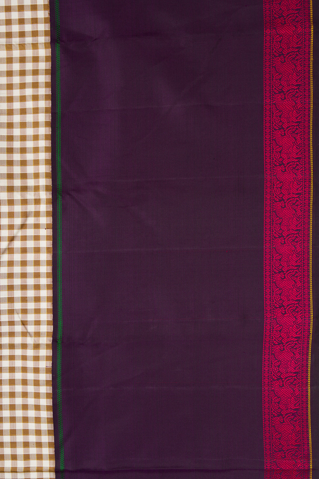Border image of Pure Silk Pure Zari Beige Dual Tone Kanchipuram Saree with Checked design on the body and Ganga Jamuna Border. 