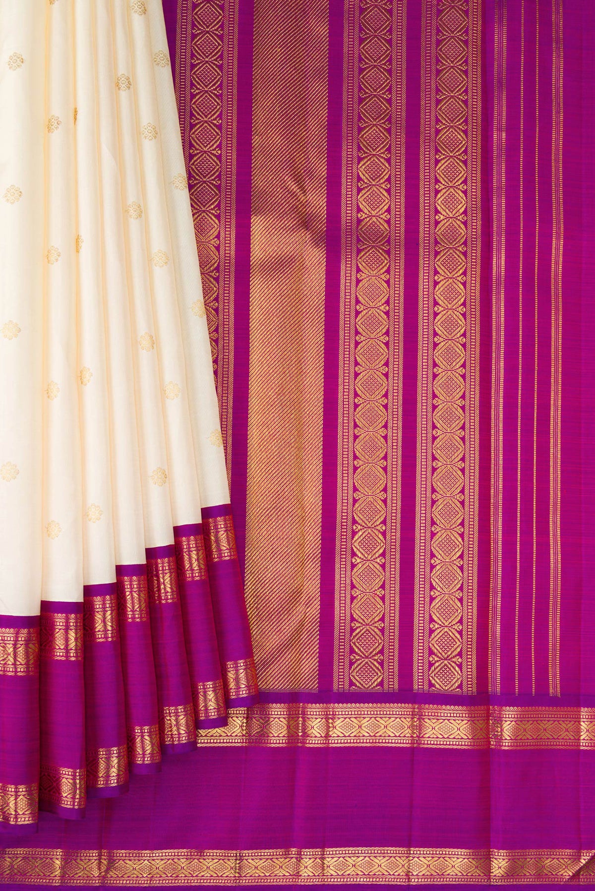 Pleats and pallu of Pure Silk Pure Zari Off White Dual Tone Kanjivaram Saree with Zari Butta on the body and Zari Border. 