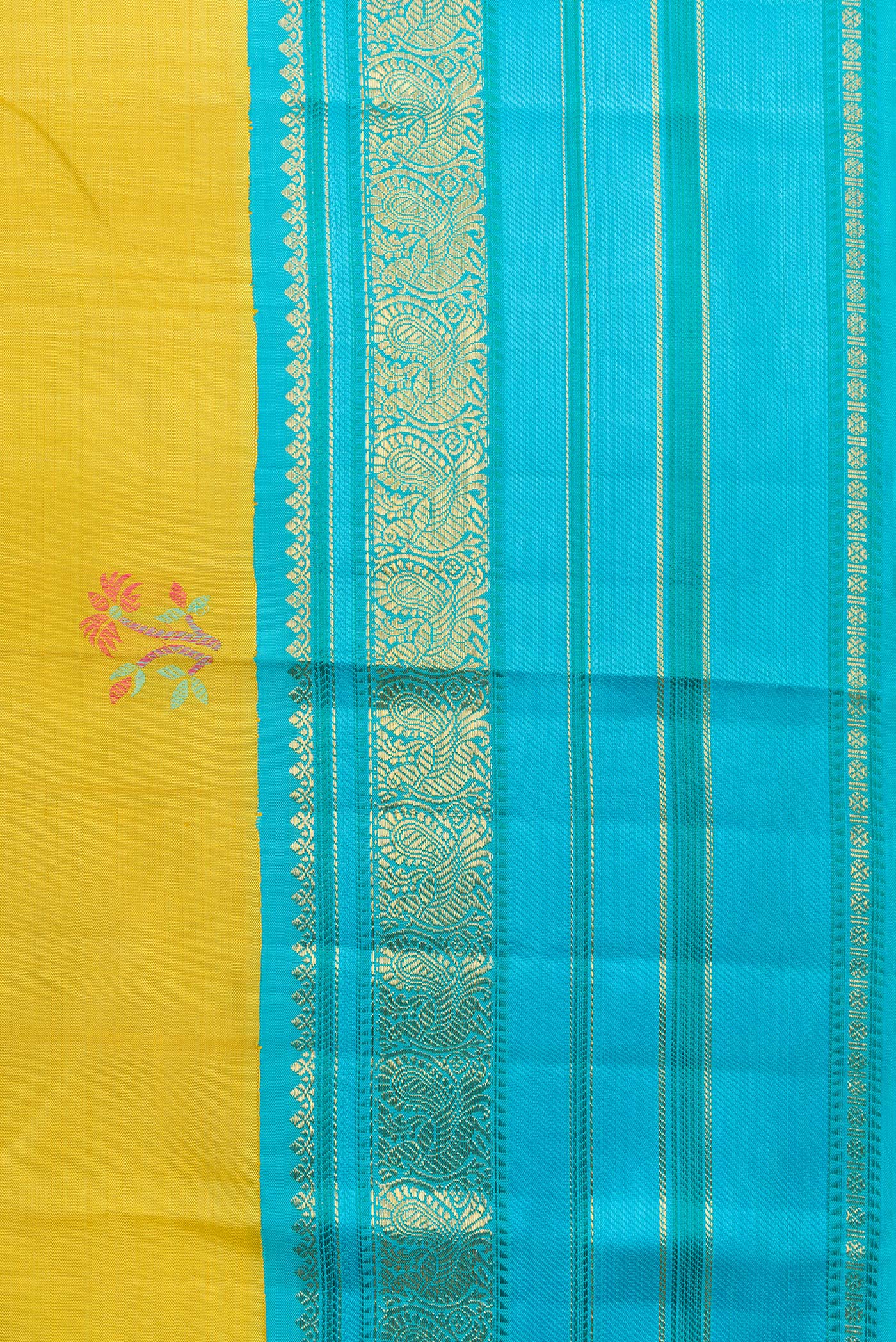 Border image of Pure Silk Pure Zari Lemon Yellow Dual Tone Kanchipuram Saree with Zari And Thread Butta on the body and Zari And Thread Border. 
