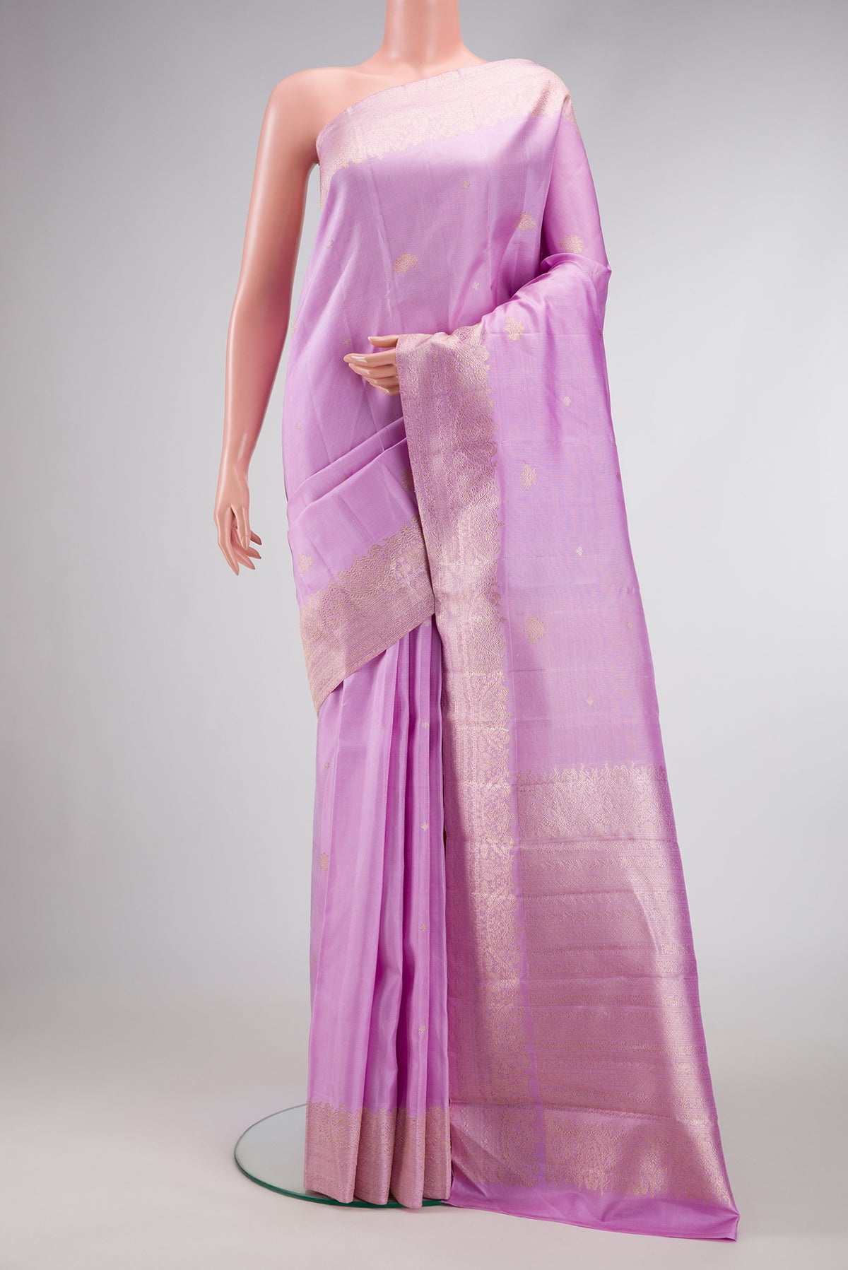 Lavender Dual Tone Kanchipuram Silk Saree with Zari Butta on the body and Fancy Border.  displayed on a mannequin
