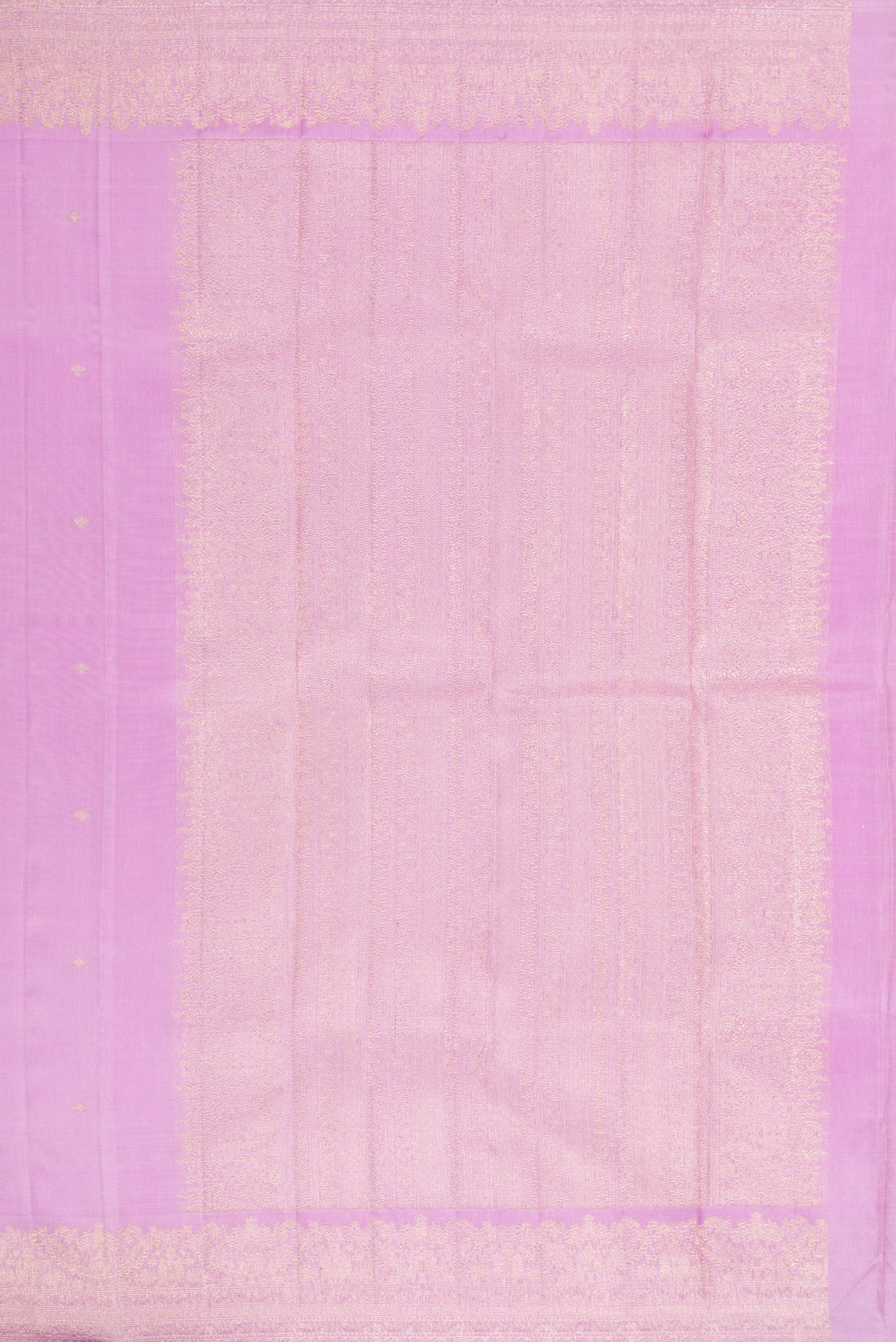 Close up image of the pallu of Lavender Dual Tone Kanchipuram Silk Saree with Zari Butta on the body and Fancy Border. 