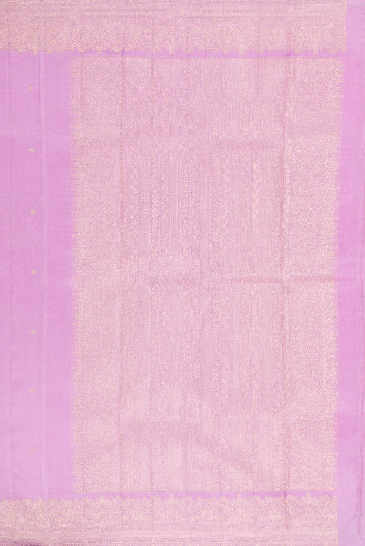 Close up image of the pallu of Lavender Dual Tone Kanchipuram Silk Saree with Zari Butta on the body and Fancy Border. 