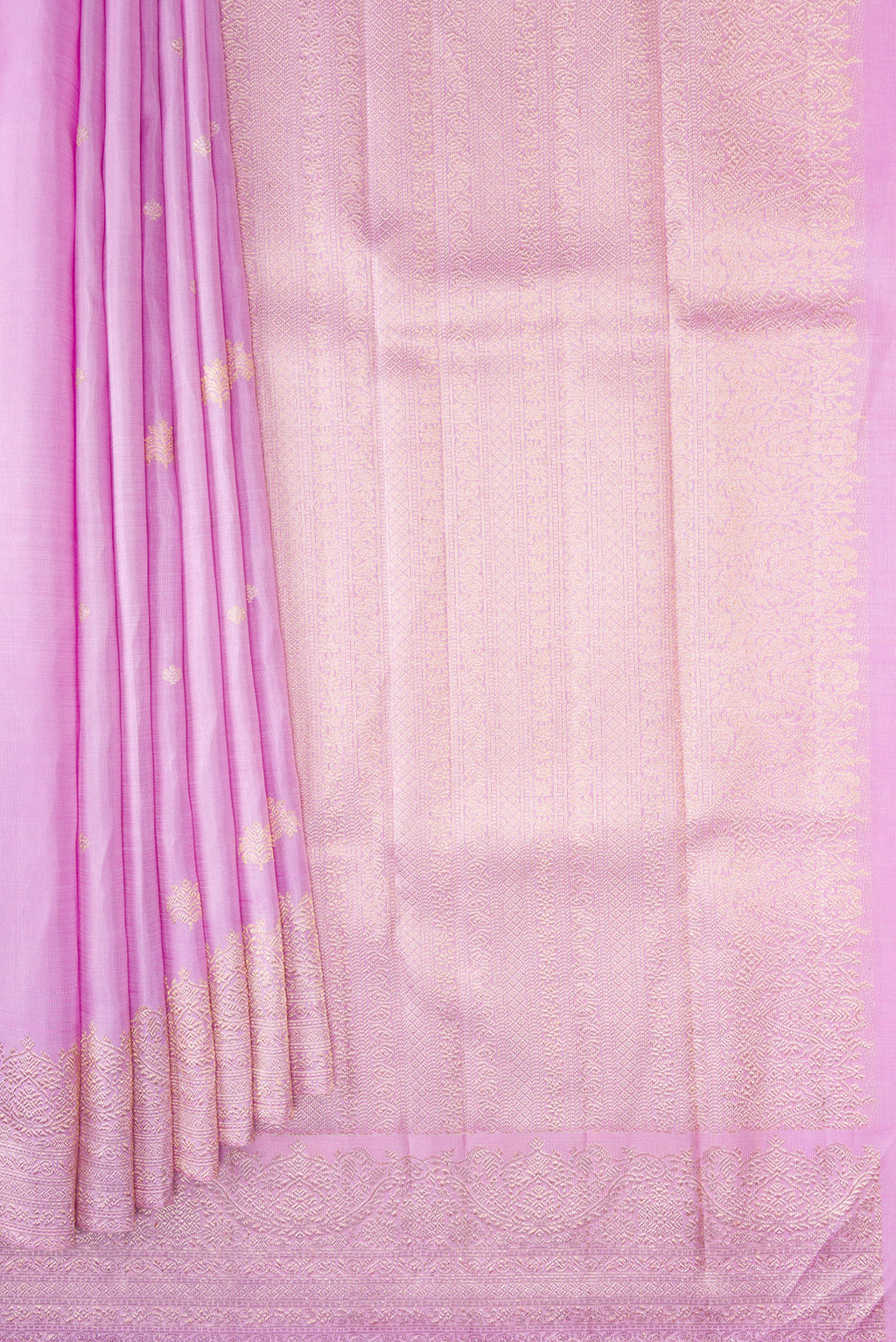 Pleats and pallu of Lavender Dual Tone Kanchipuram Silk Saree with Zari Butta on the body and Fancy Border. 