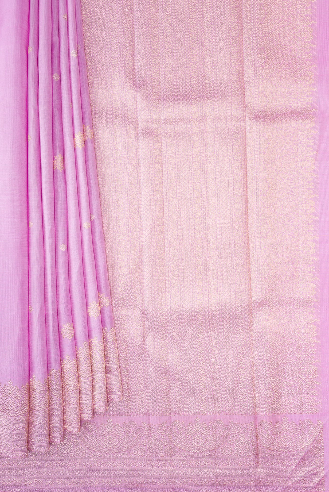 Pleats and pallu of Lavender Dual Tone Kanchipuram Silk Saree with Zari Butta on the body and Fancy Border. 