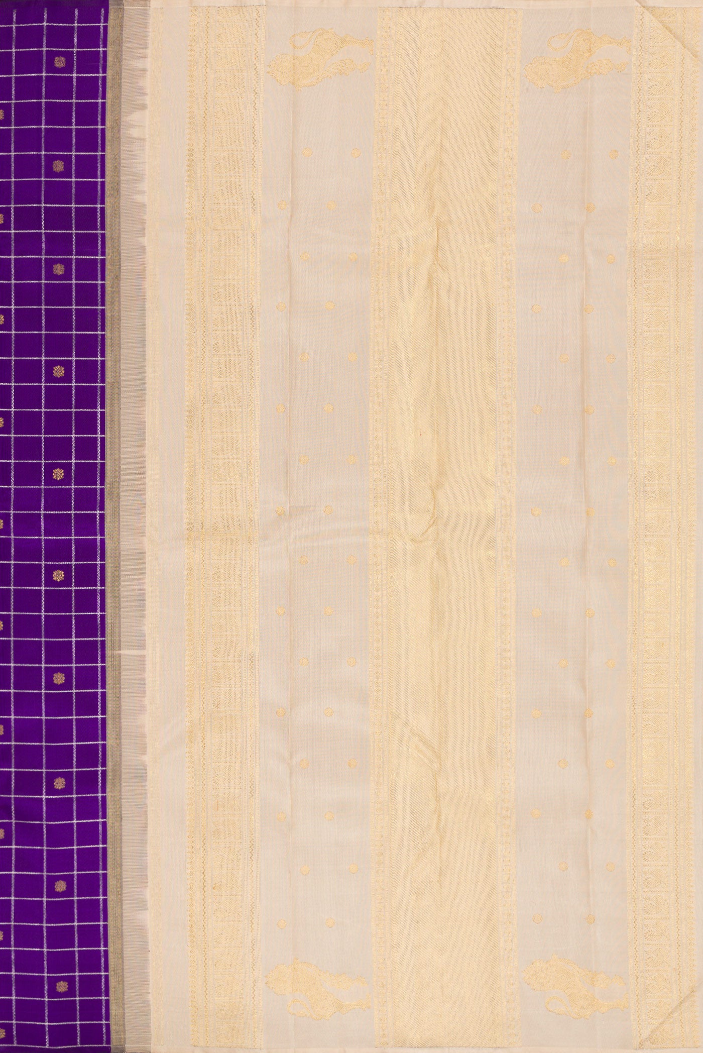 Close up image of the pallu of Pure Silk Pure Zari Violet Dual Tone Kanjivaram Saree with Checked design on the body and Without Border. 