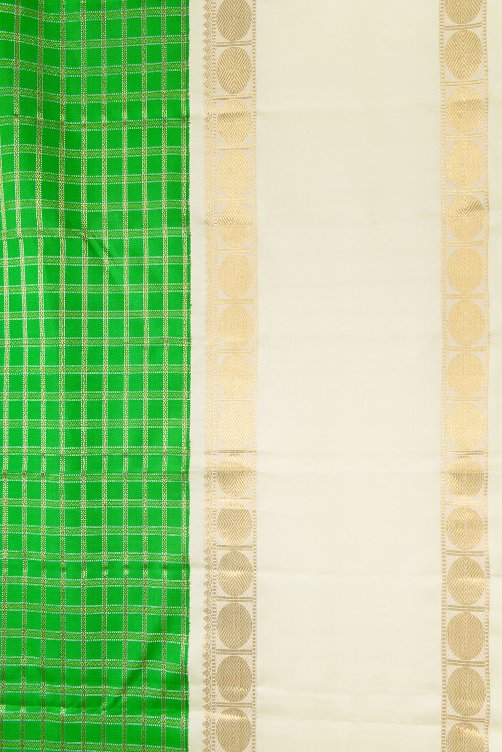 Border image of Pure Silk Pure Zari Parrot Green Dual Tone Kanjivaram Saree with Checked design on the body and Zari Border. 