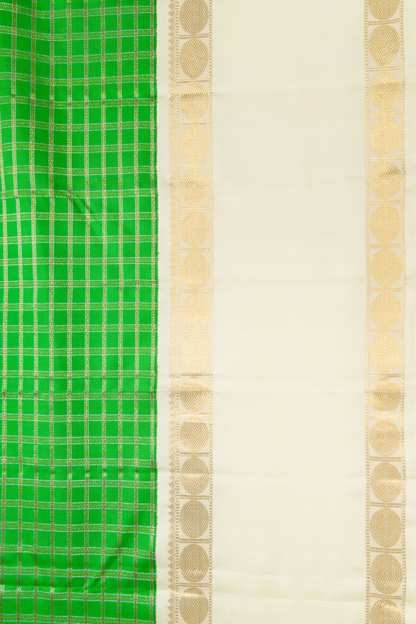Border image of Pure Silk Pure Zari Parrot Green Dual Tone Kanjivaram Saree with Checked design on the body and Zari Border. 