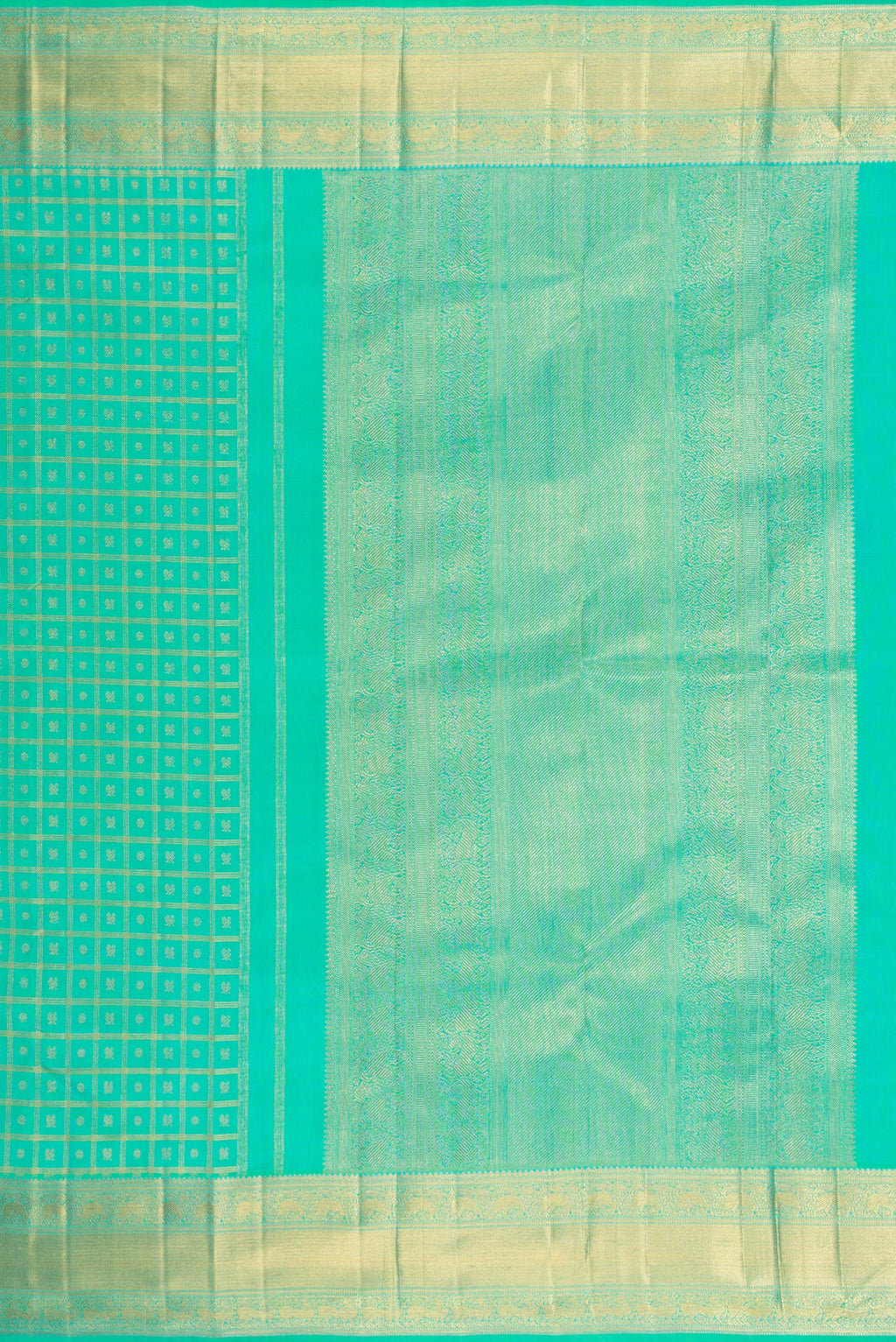 Close up image of the pallu of Pure Silk Pure Zari Sea Green Dual Tone Kanjivaram Saree with Zari Brocade on the body and Zari Border. 