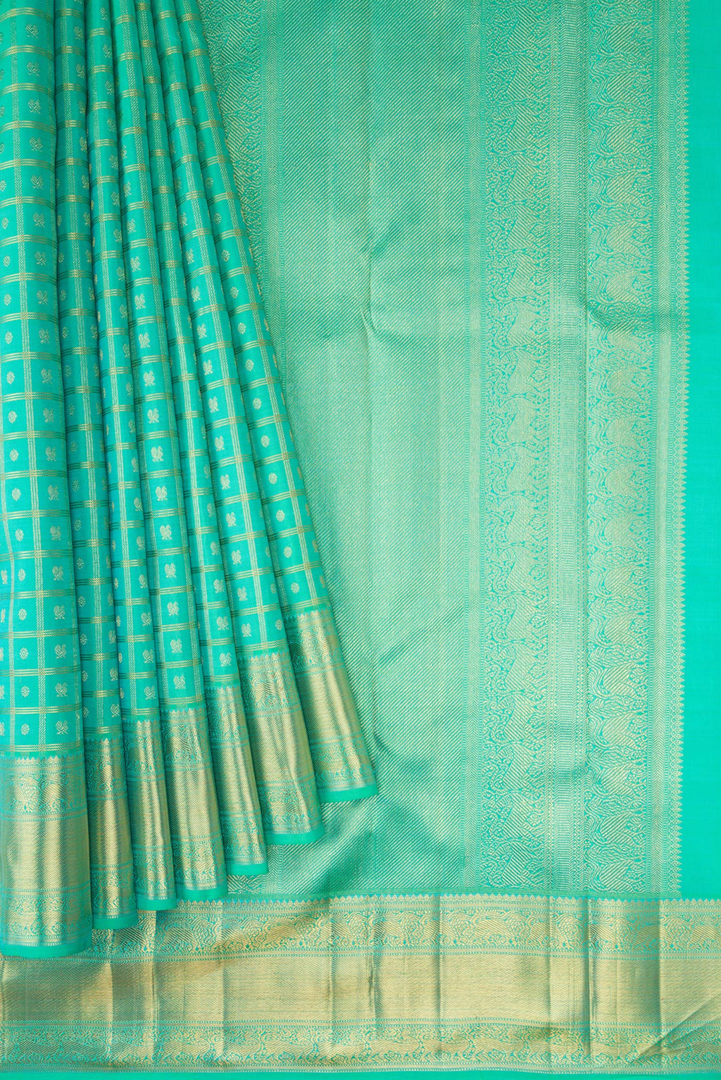 Pleats and pallu of Pure Silk Pure Zari Sea Green Dual Tone Kanjivaram Saree with Zari Brocade on the body and Zari Border. 
