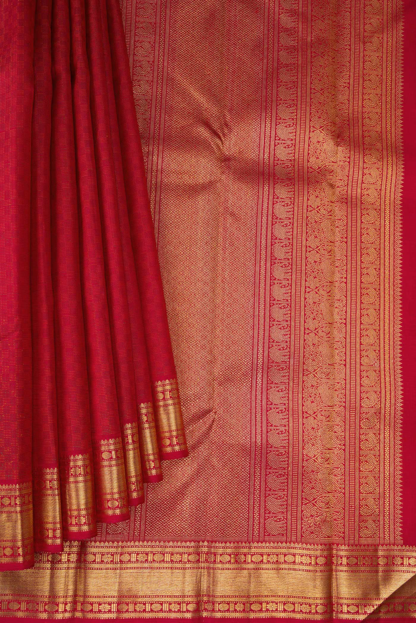 Pleats and pallu of Pure Silk Pure Zari Maroon Dual Tone Kanjivaram Saree with Jacquard design on the body and Zari Border. 