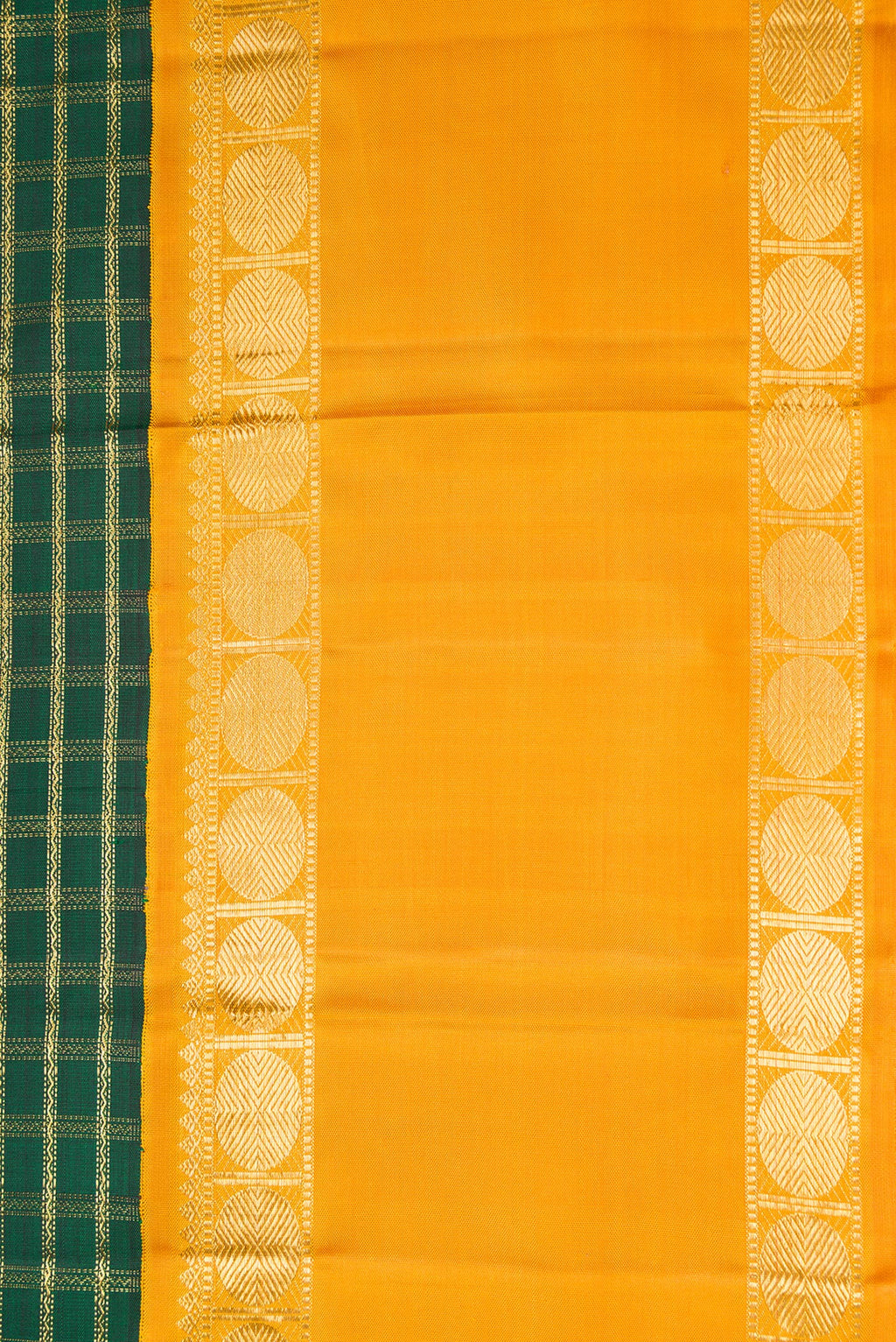 Border image of Pure Silk Pure Zari Bottle Green Dual Tone Kanjivaram Saree with Zari Brocade on the body and Zari Border. 
