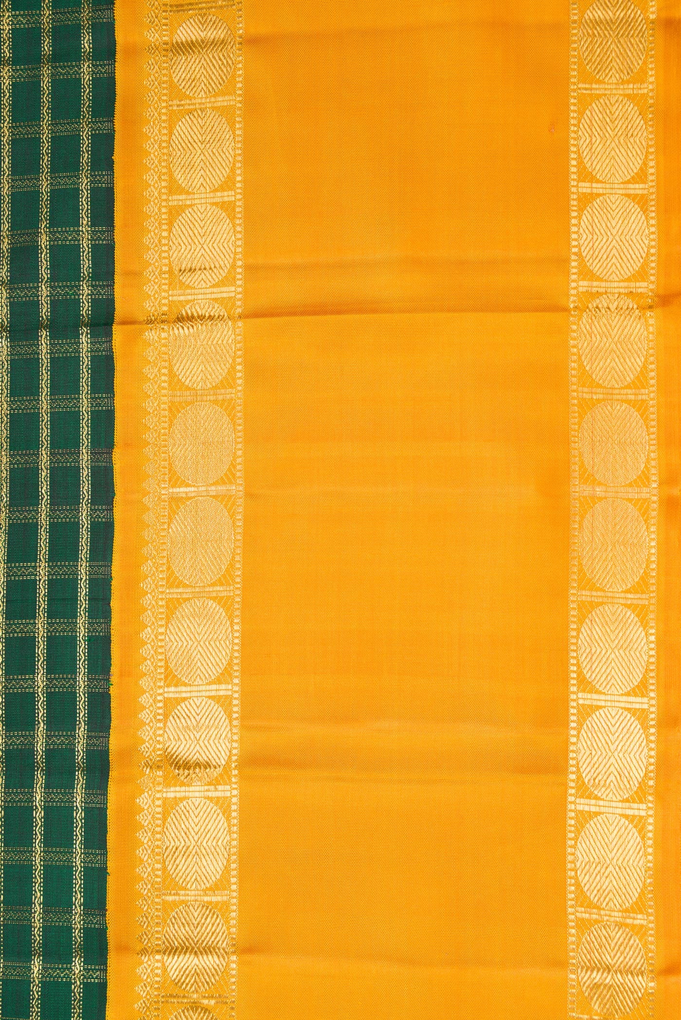 Border image of Pure Silk Pure Zari Bottle Green Dual Tone Kanjivaram Saree with Zari Brocade on the body and Zari Border. 