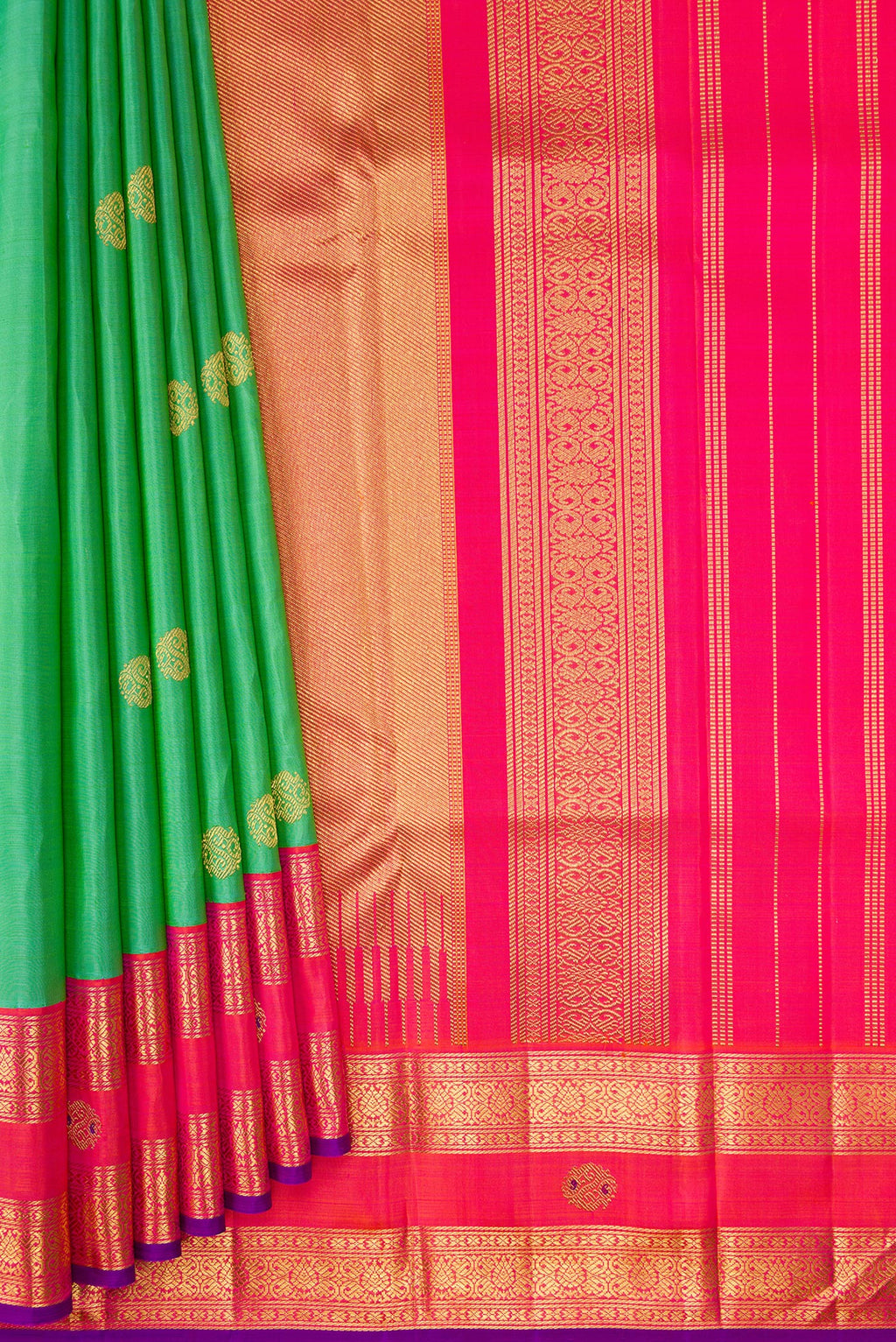 Pleats and pallu of Pure Silk Pure Zari Sea Green Dual Tone Kanjivaram Saree with Zari Butta on the body and Fancy Border. 