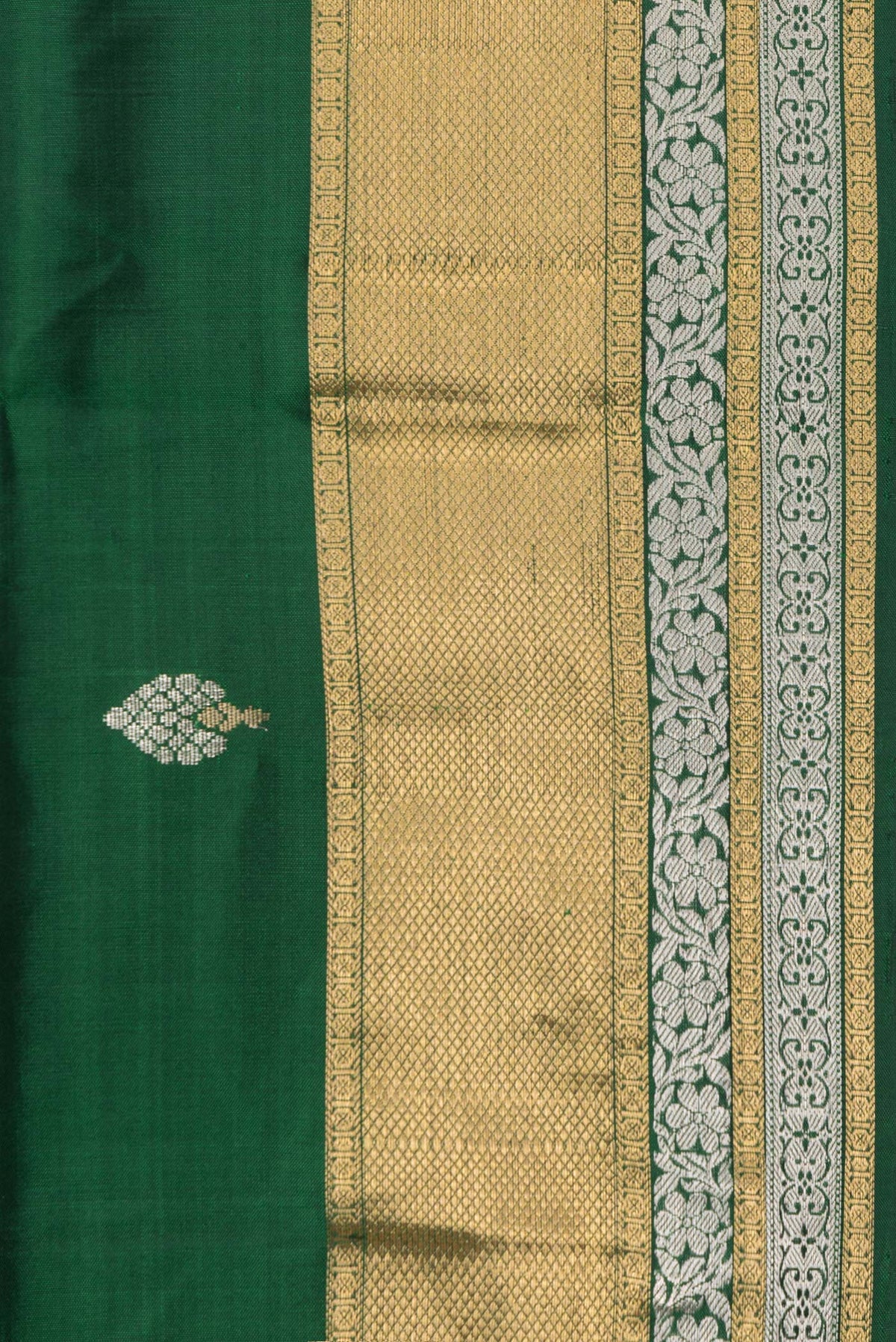 Border image of Pure Silk Bottle Green Dual Tone Soft Saree with Zari Butta on the body and Zari Border. 
