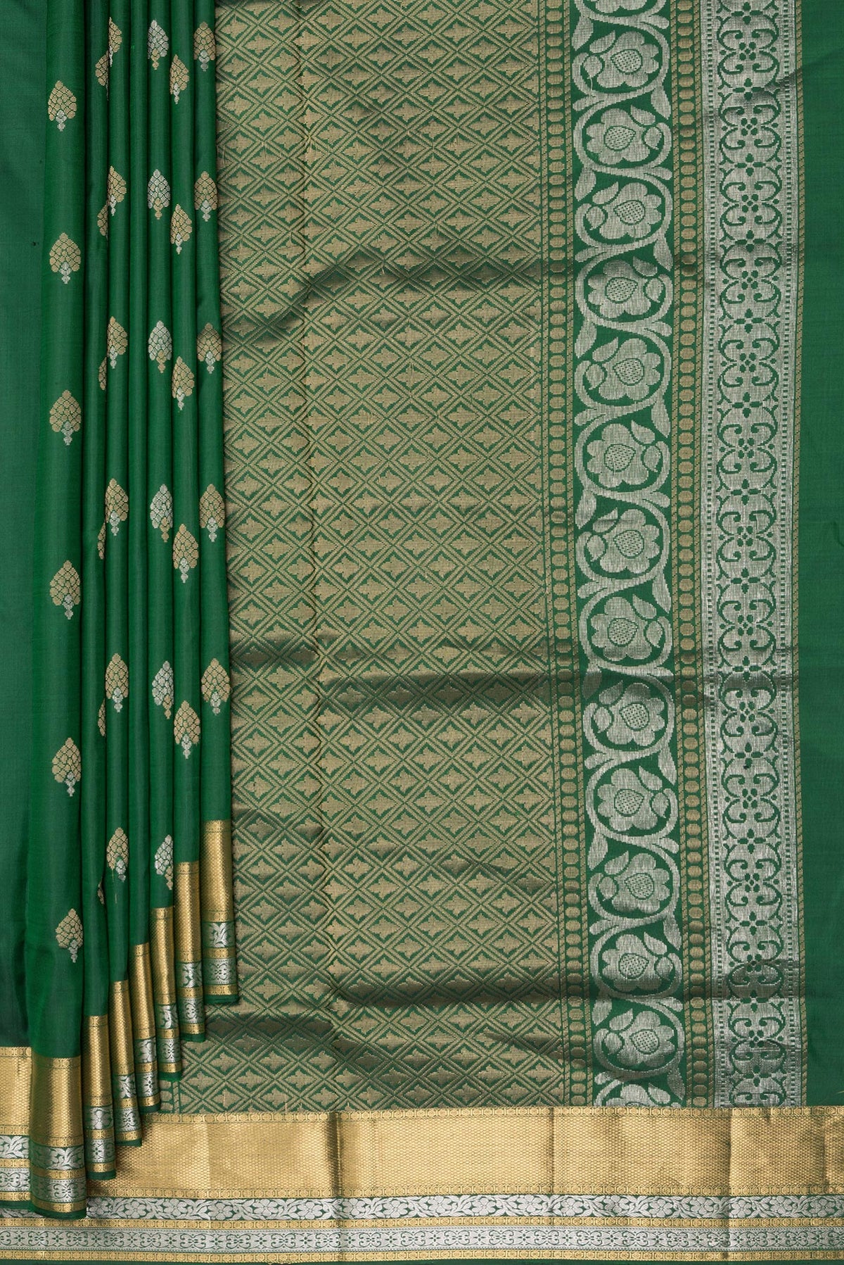 Pleats and pallu of Pure Silk Bottle Green Dual Tone Soft Saree with Zari Butta on the body and Zari Border. 