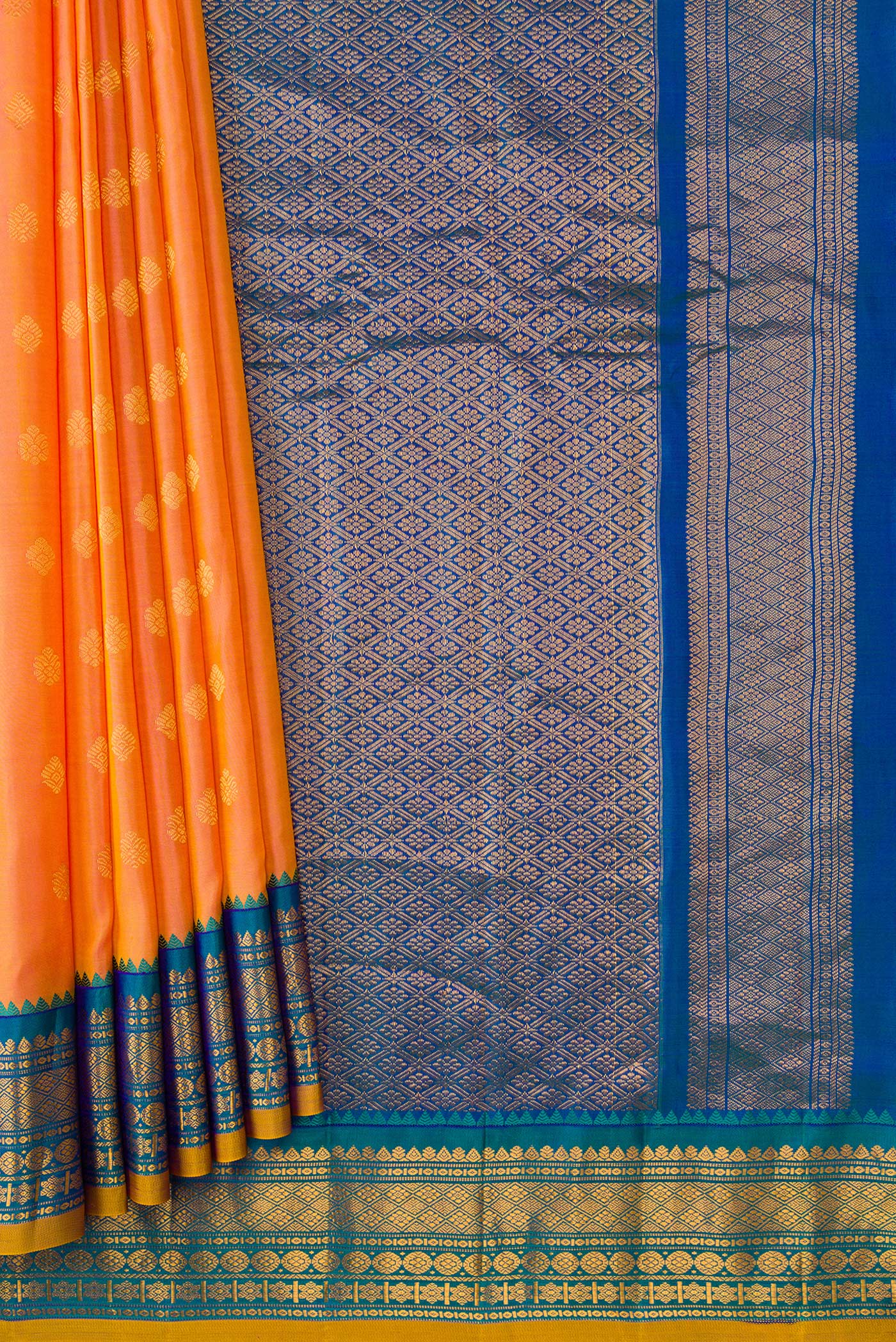 Pleats and pallu of Coral Dual Tone Gadwal Silk Saree with Zari Butta on the body and Zari Border. 