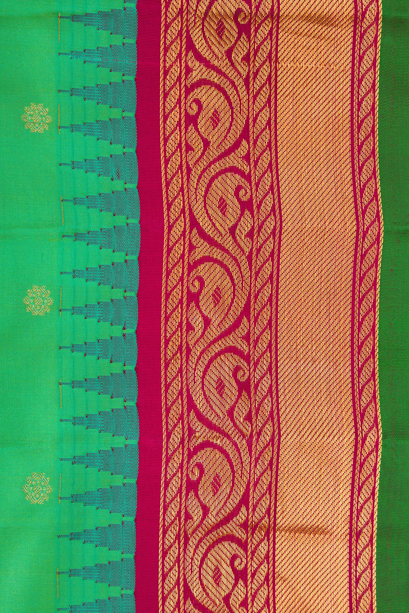 Border image of Green Dual Tone Gadwal Silk Saree with Zari Butta on the body and Zari Border. 