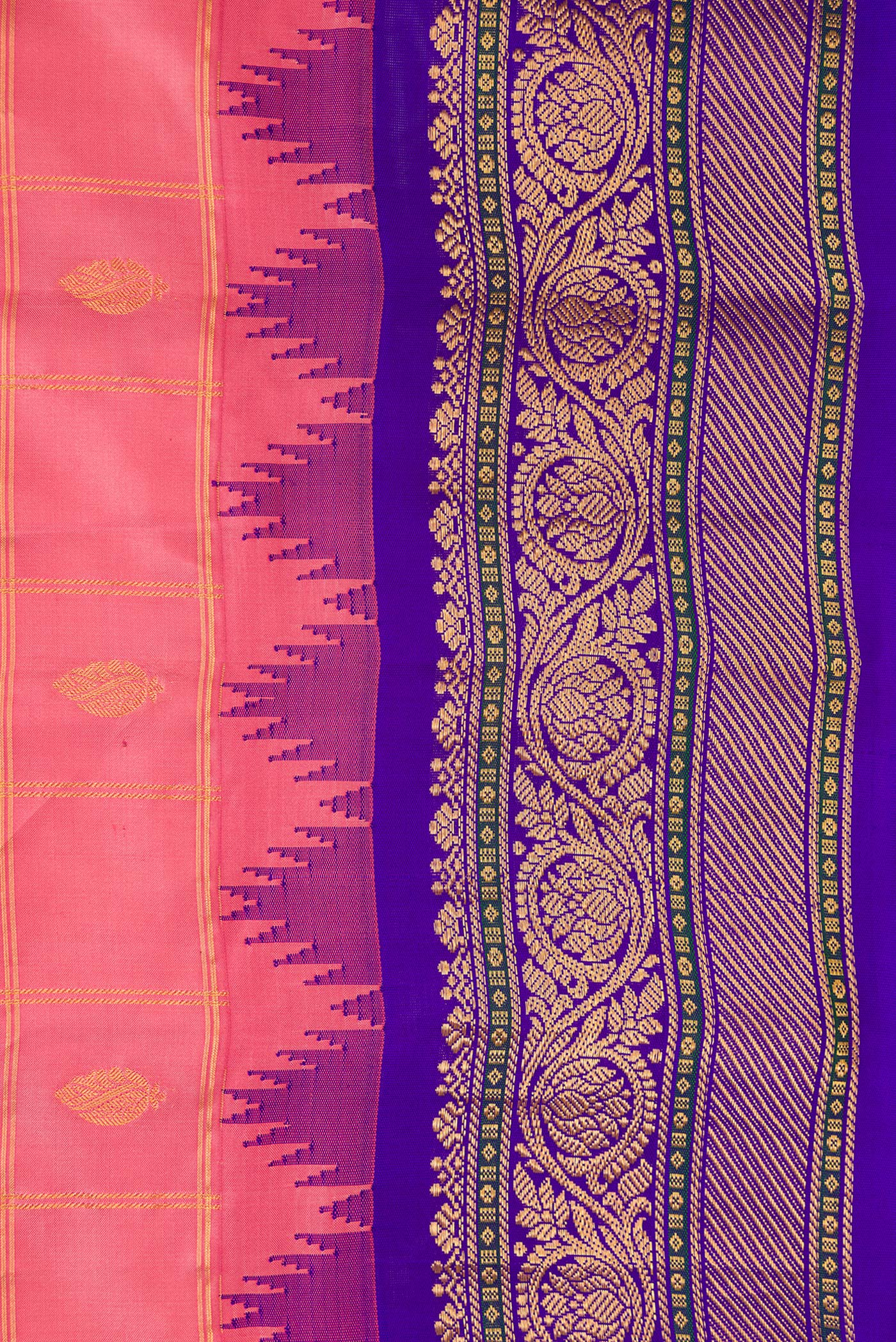 Border image of Rose Gold Dual Tone Gadwal Silk Saree with Checked design on the body and Zari Border. 