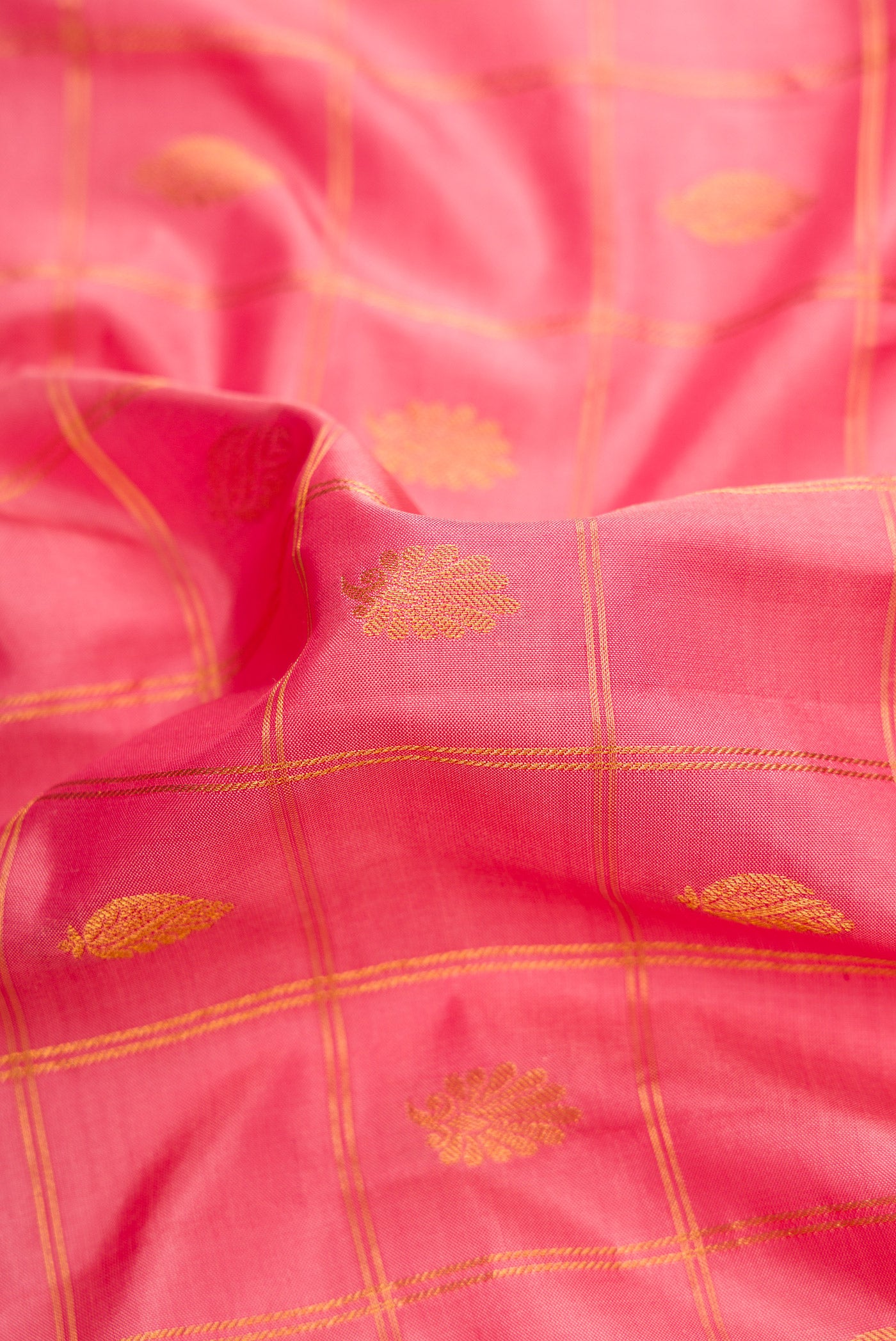 Close up of Rose Gold Dual Tone Gadwal Silk Saree with Checked design on the body and Zari Border.  displaying folds